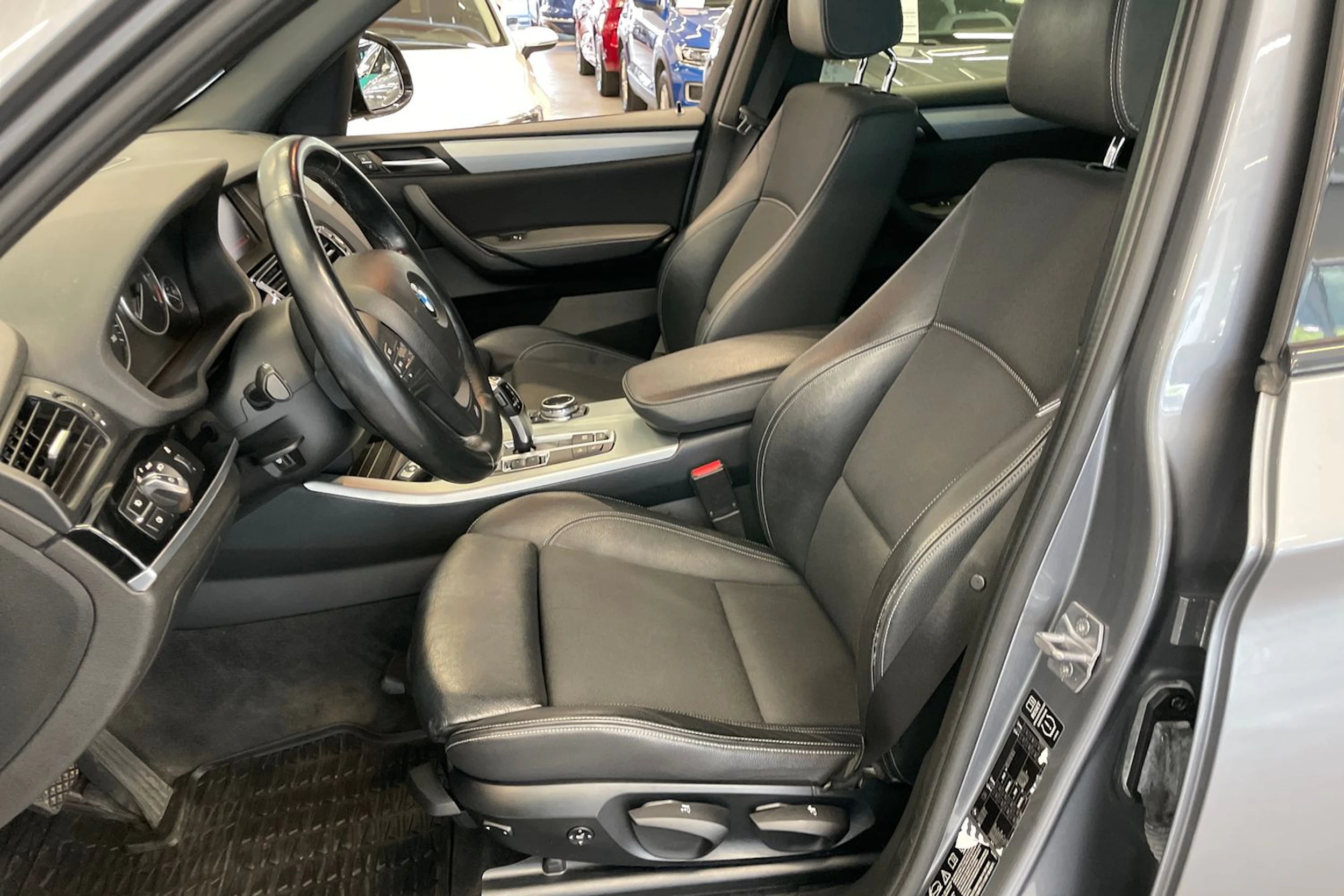 Harmaa BMW X3 2015 kuva 14.