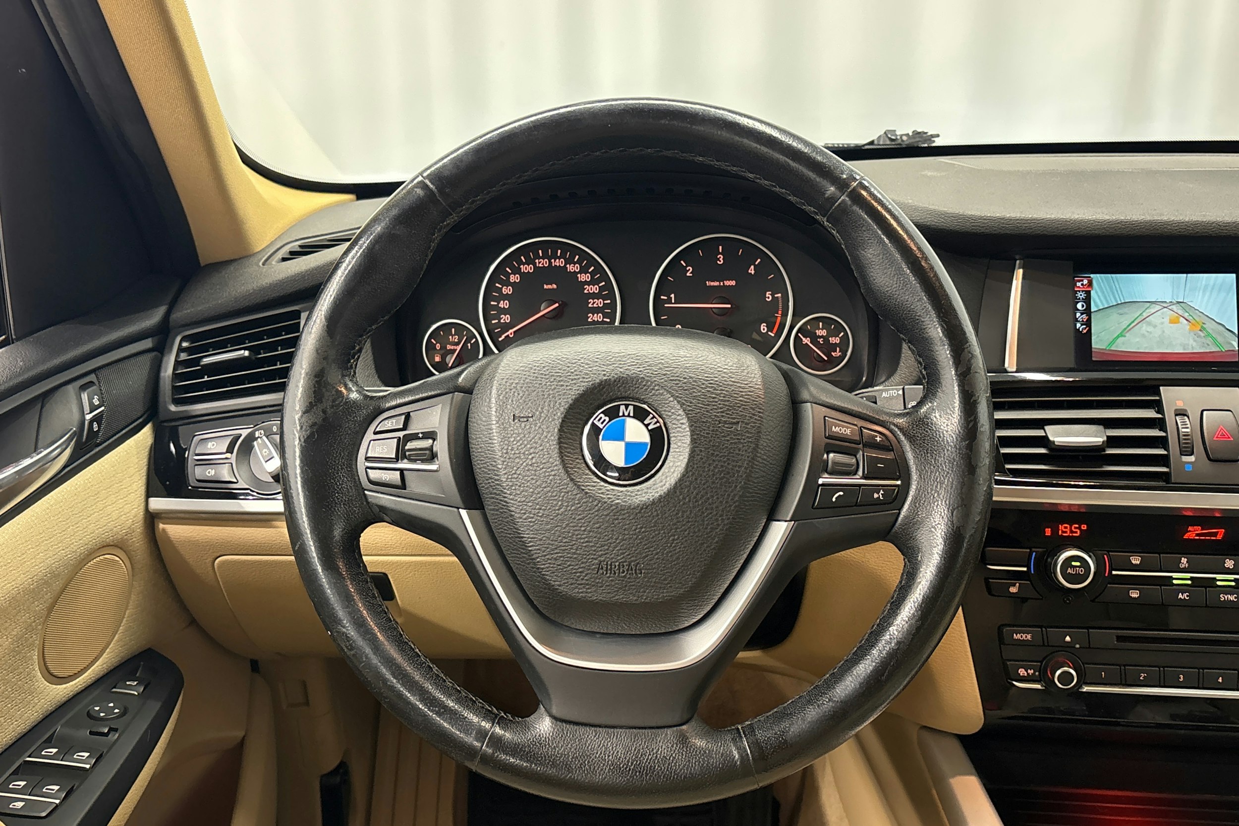 met. punainen BMW X3 2015 kuva 16.