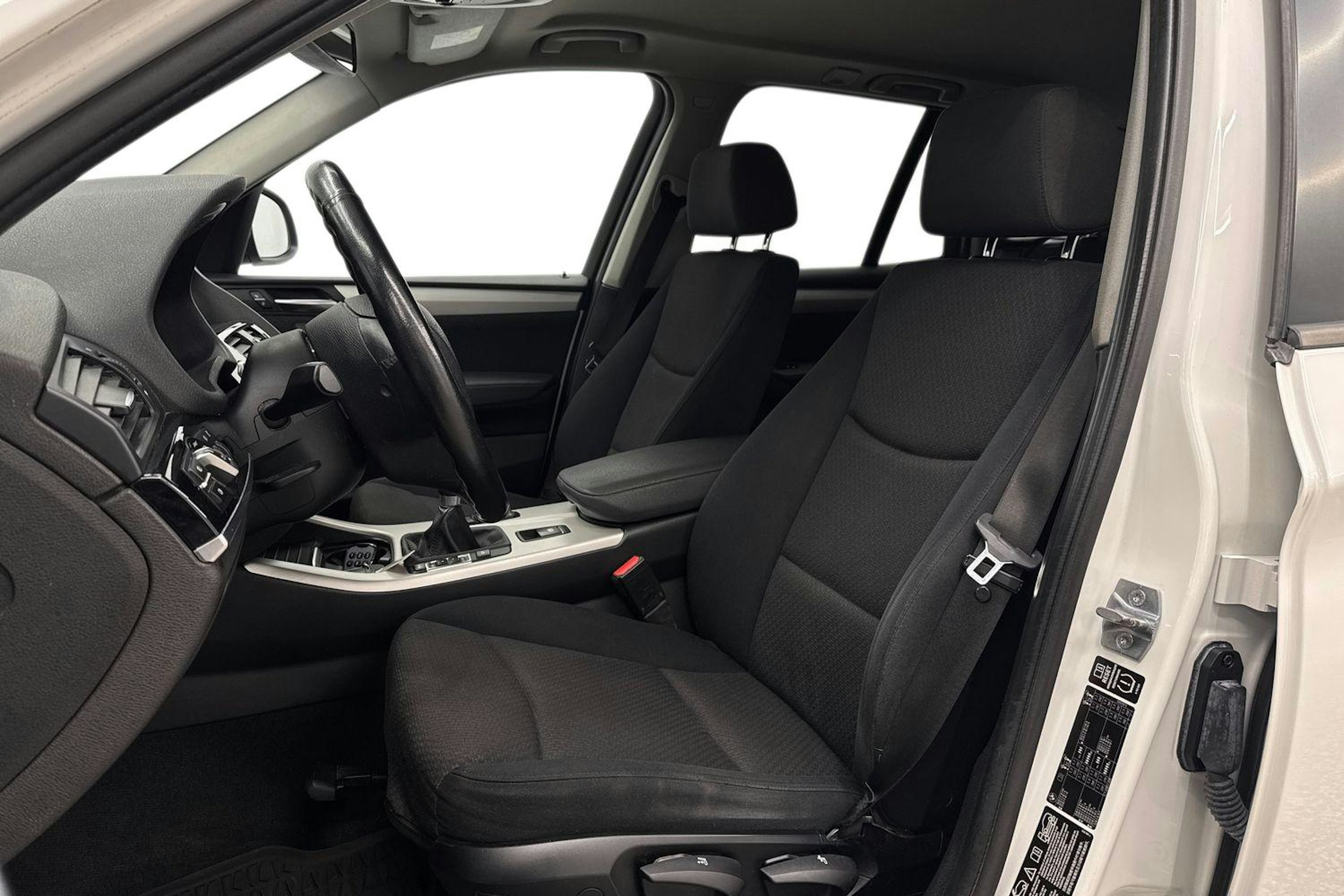 valkoinen BMW X3 2015 kuva 11.