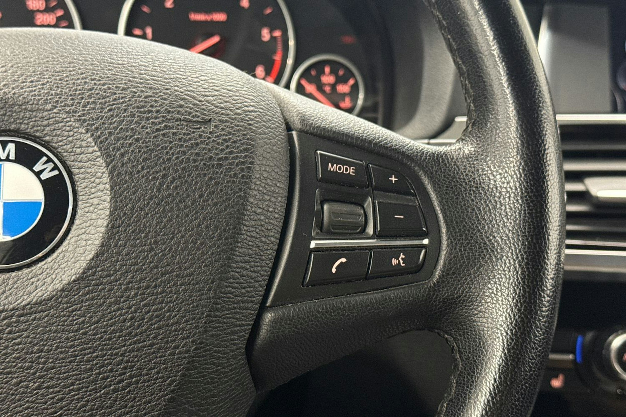 valkoinen BMW X3 2015 kuva 16.