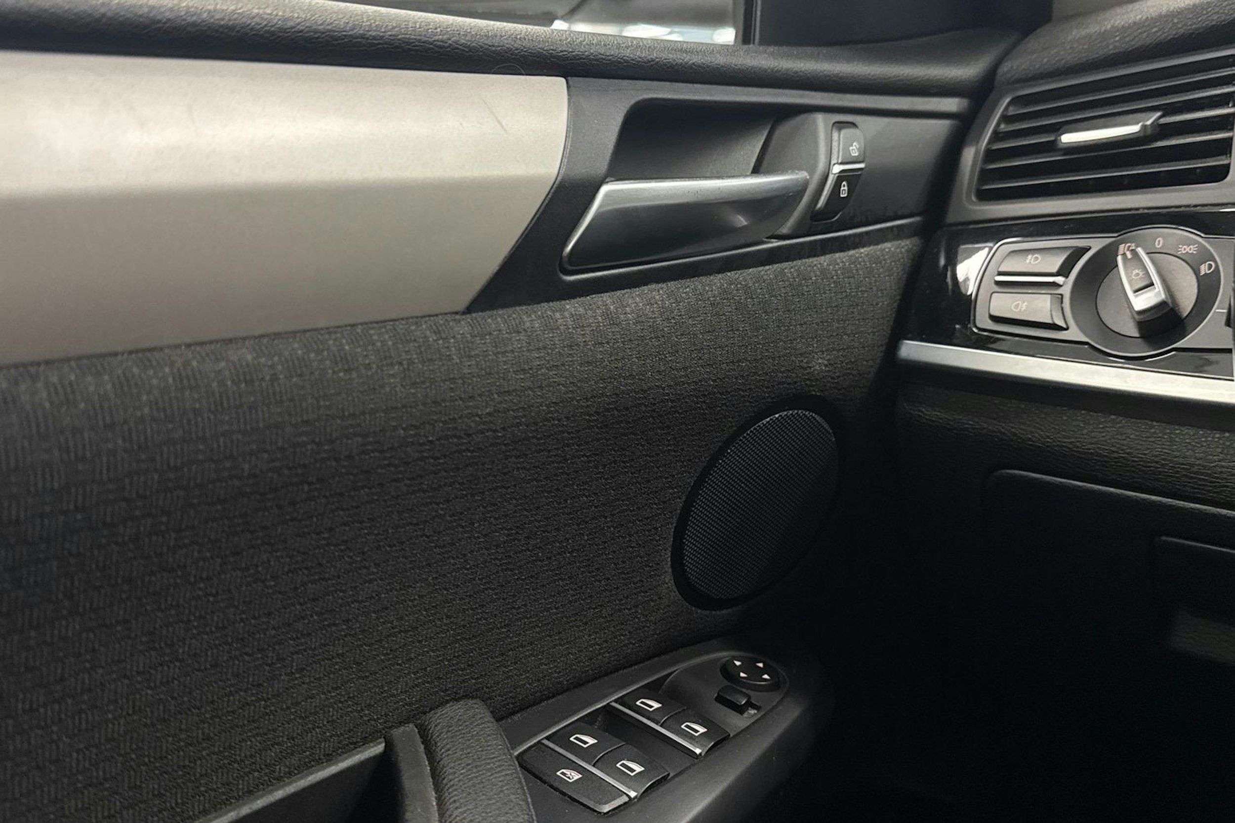 valkoinen BMW X3 2015 kuva 18.