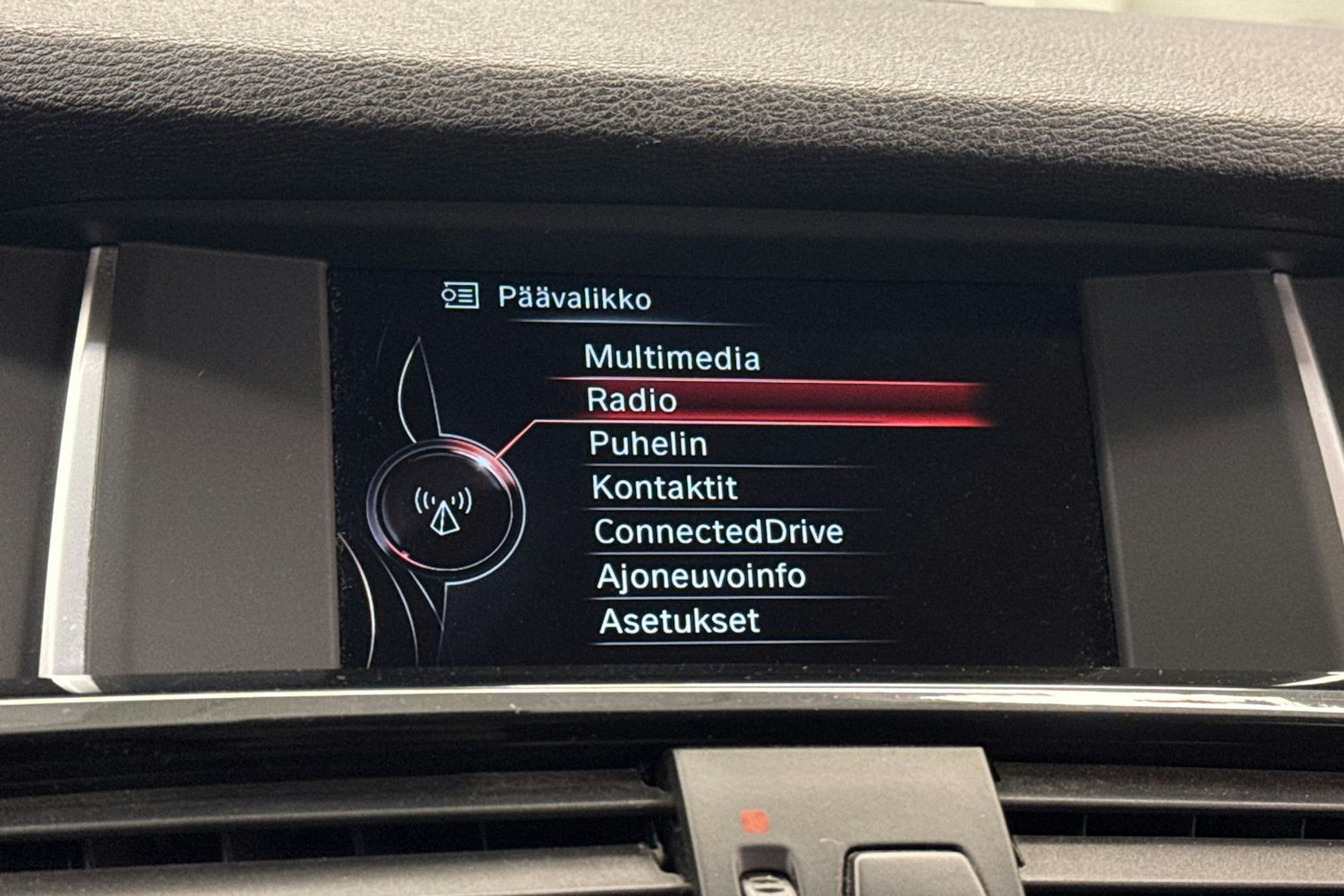 valkoinen BMW X3 2015 kuva 25.