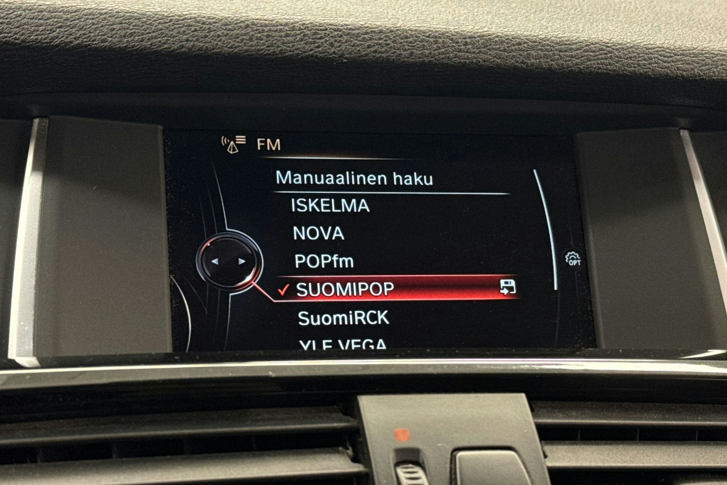 valkoinen BMW X3 2015 kuva 26.