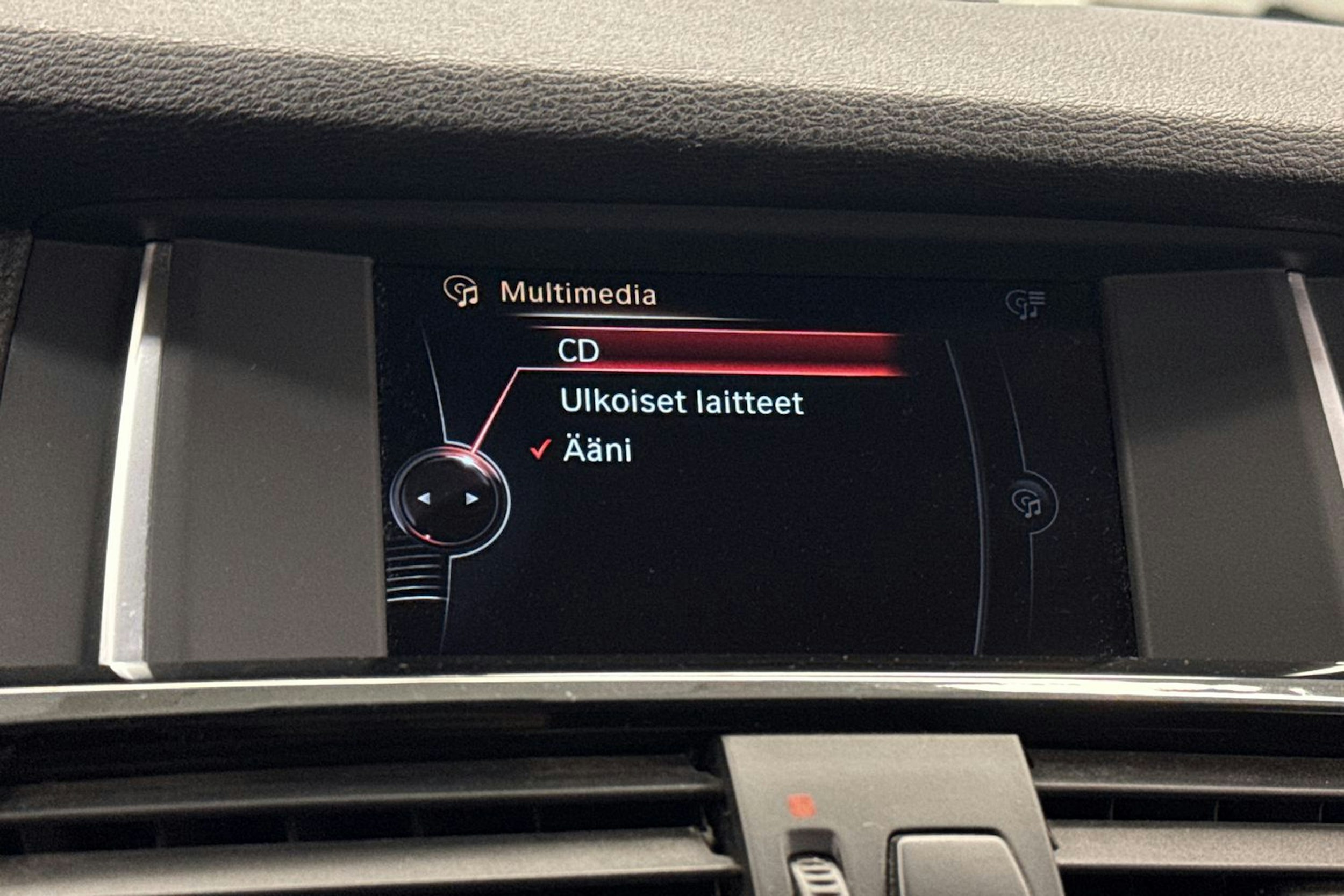 valkoinen BMW X3 2015 kuva 27.