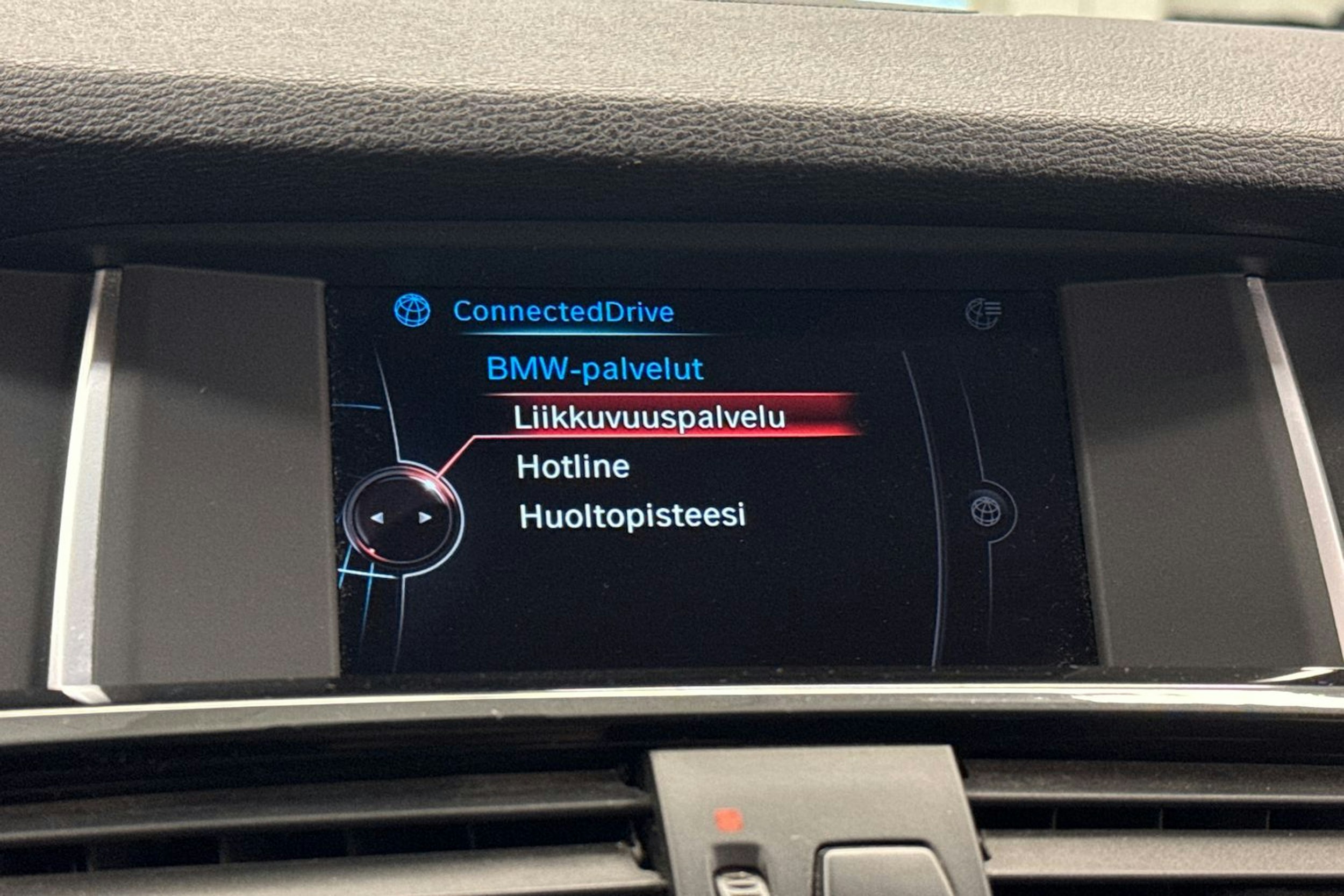 valkoinen BMW X3 2015 kuva 30.