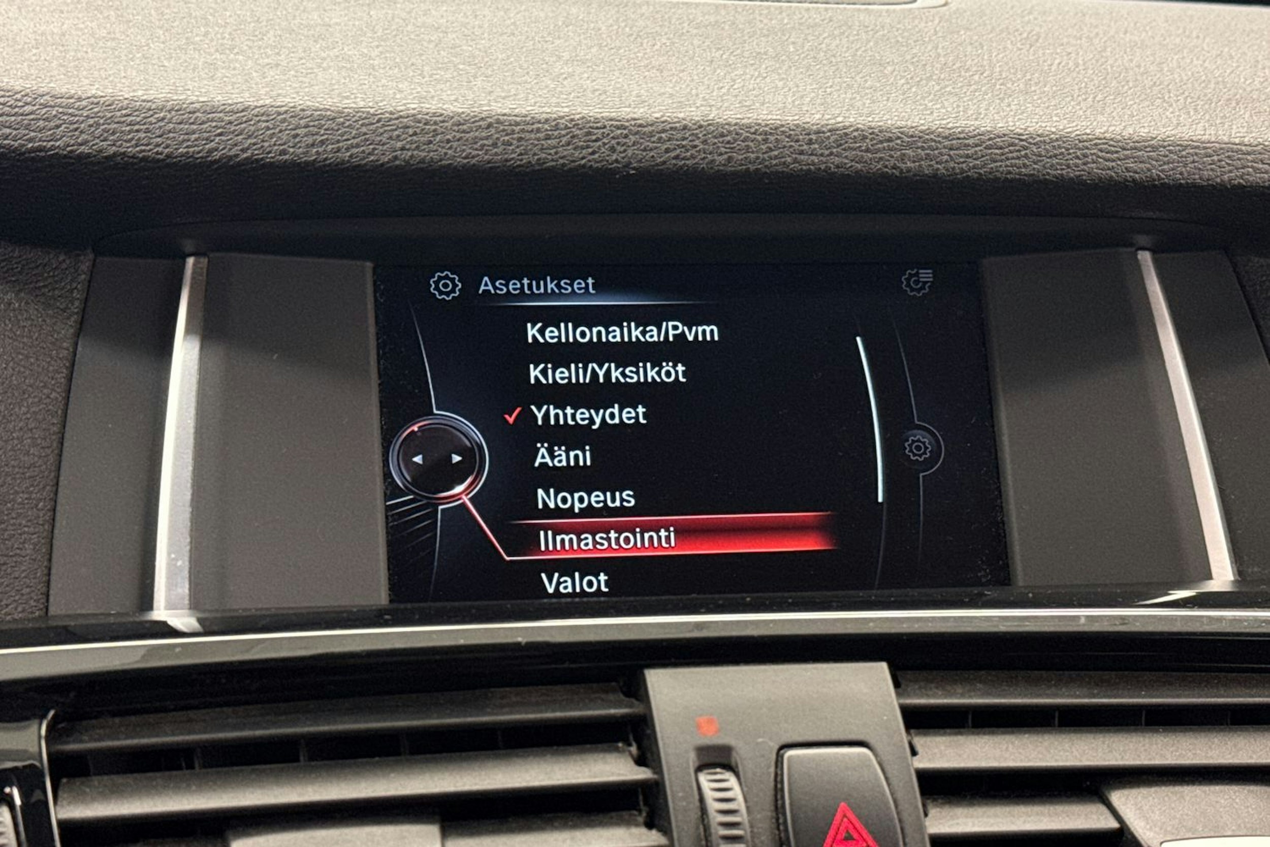 valkoinen BMW X3 2015 kuva 31.