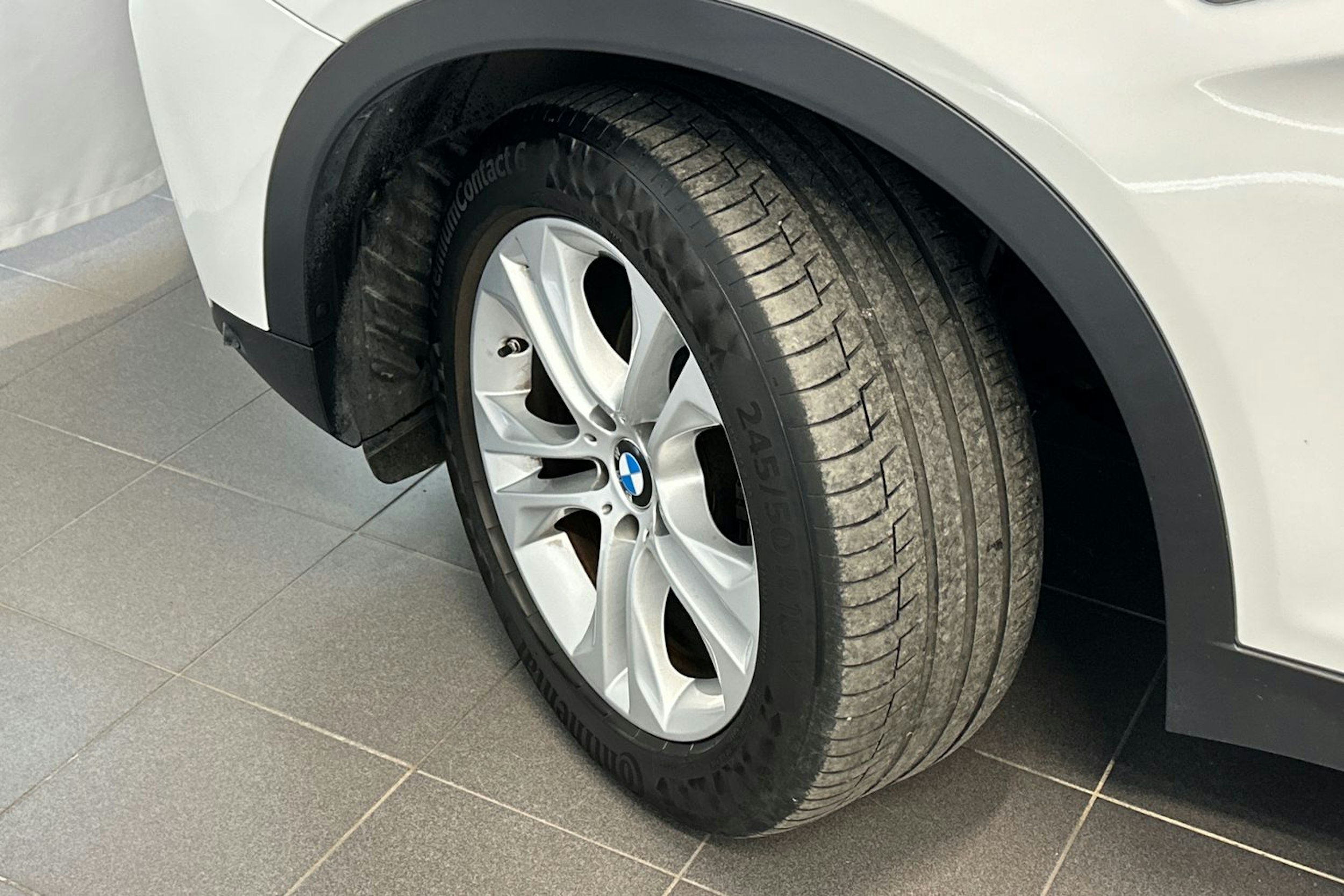 valkoinen BMW X3 2016 kuva 13.