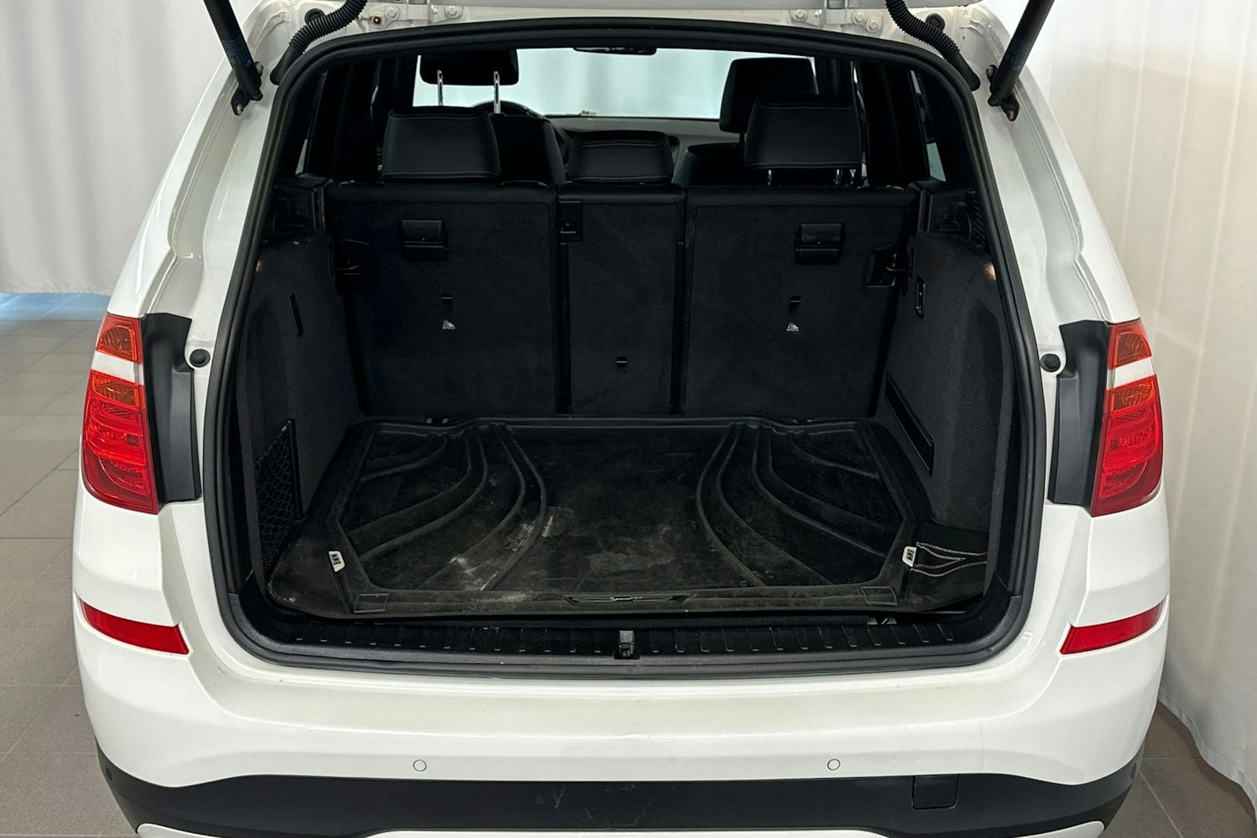 valkoinen BMW X3 2016 kuva 16.
