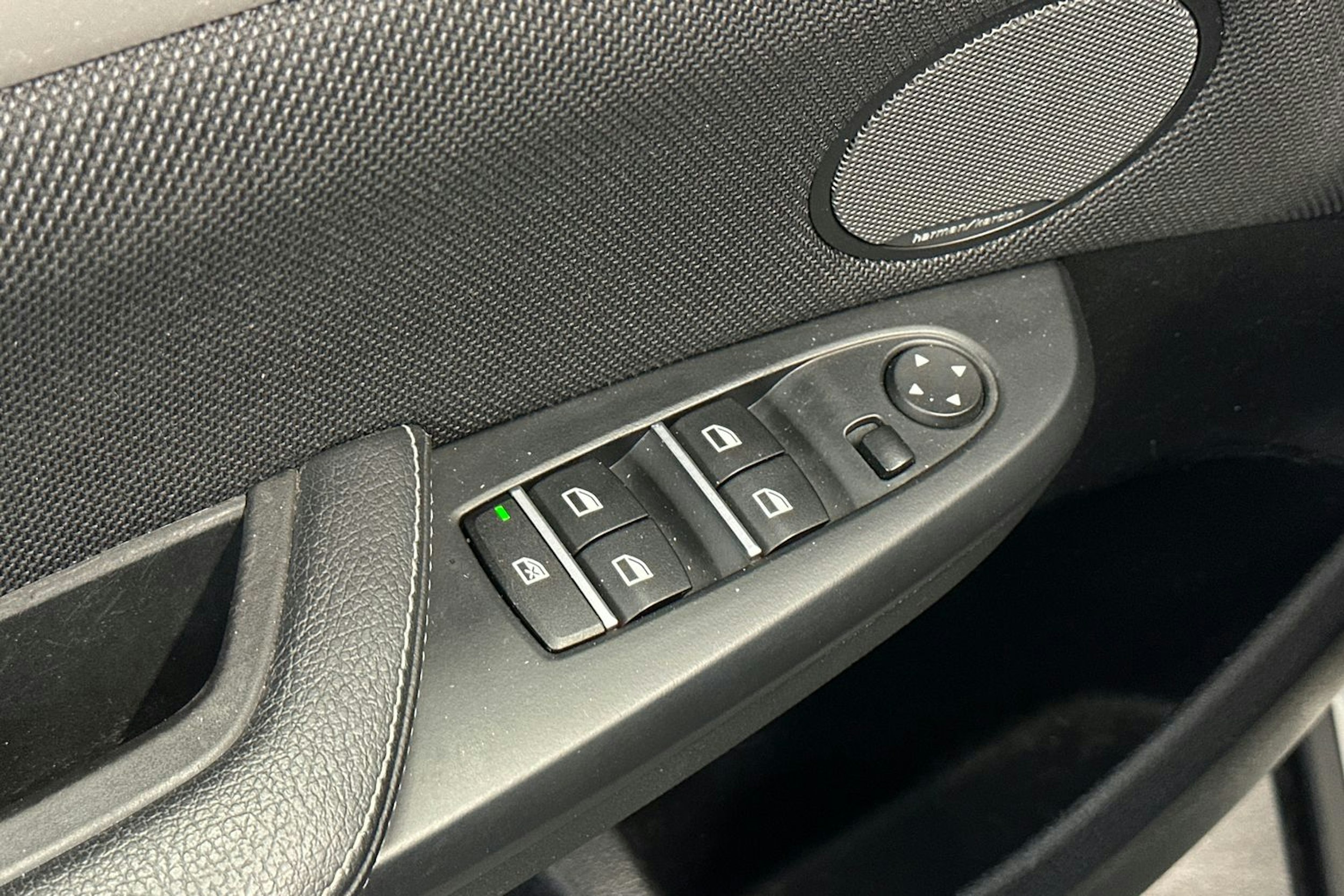 valkoinen BMW X3 2016 kuva 17.