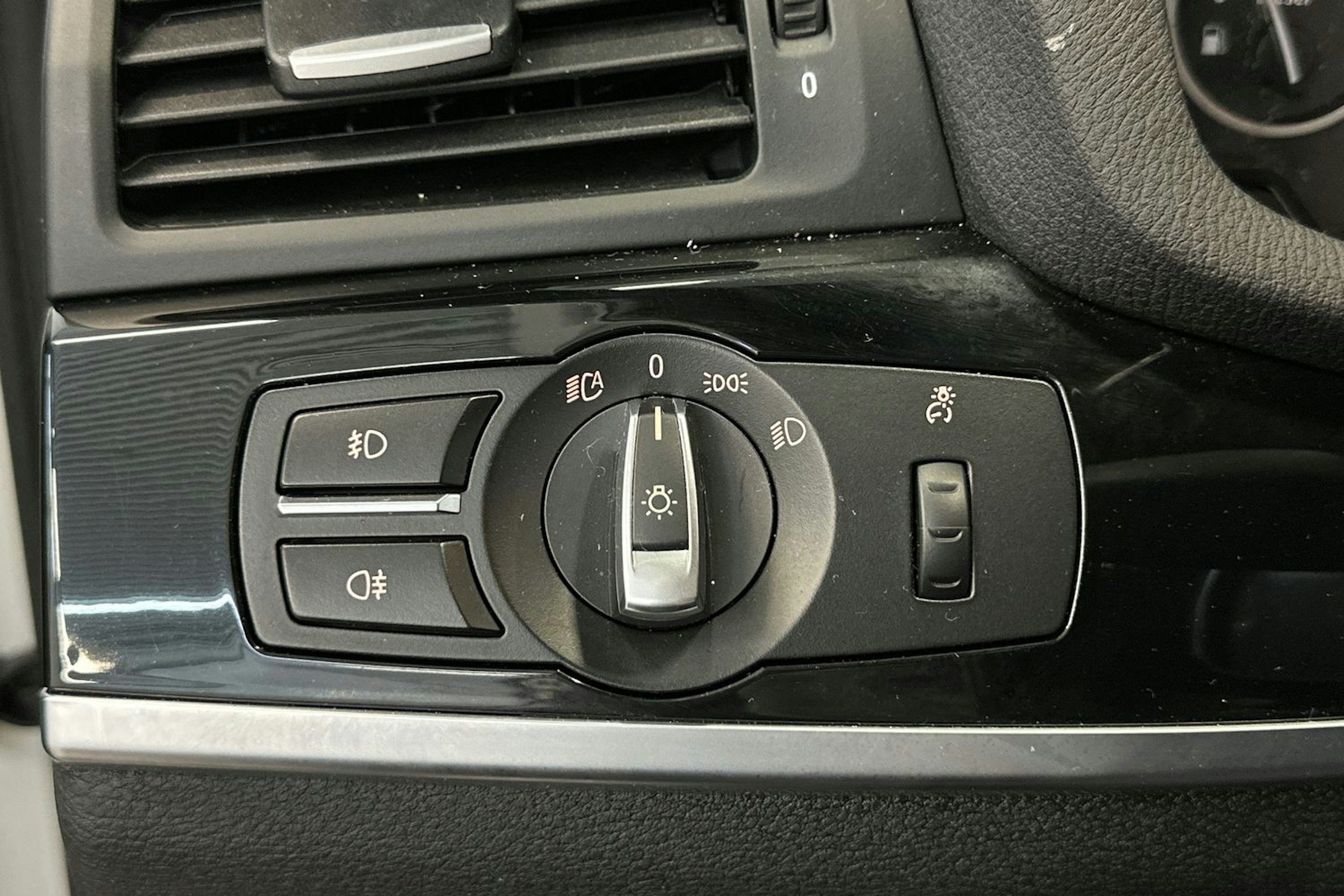 valkoinen BMW X3 2016 kuva 18.