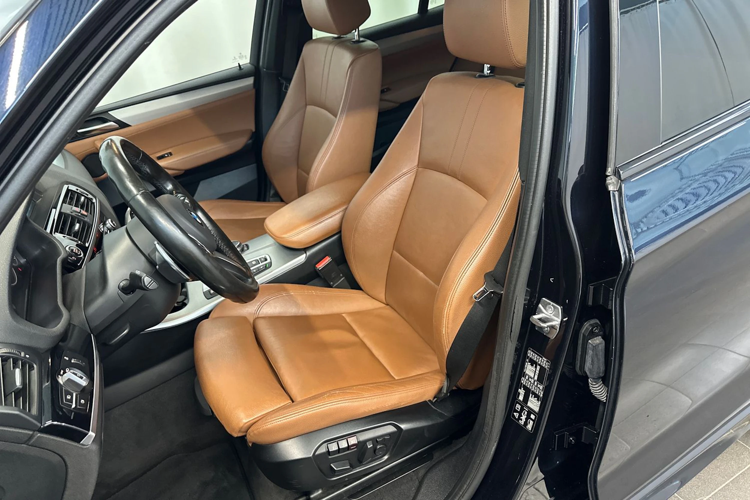 sininen BMW X3 2016 kuva 14.
