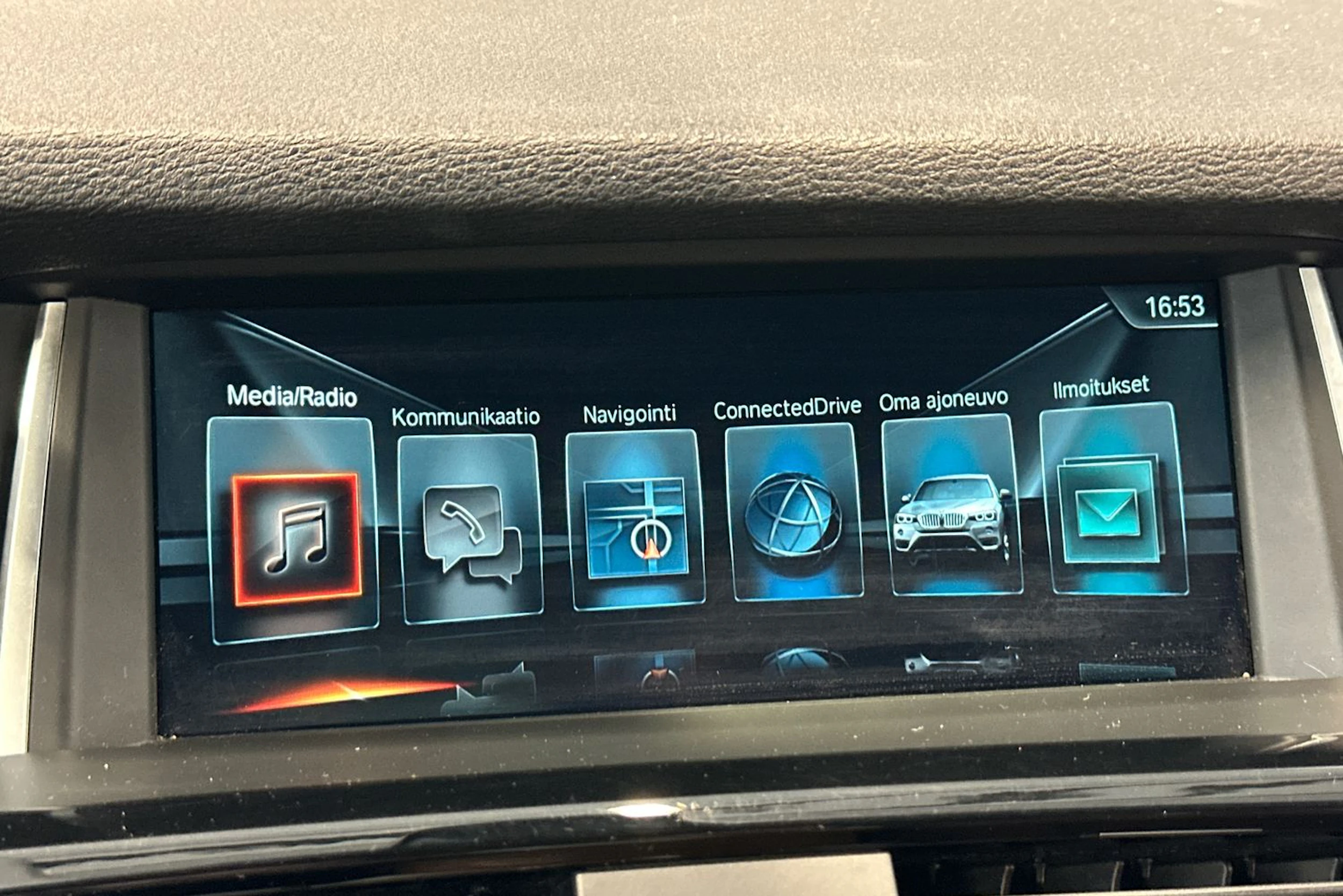 sininen BMW X3 2016 kuva 22.
