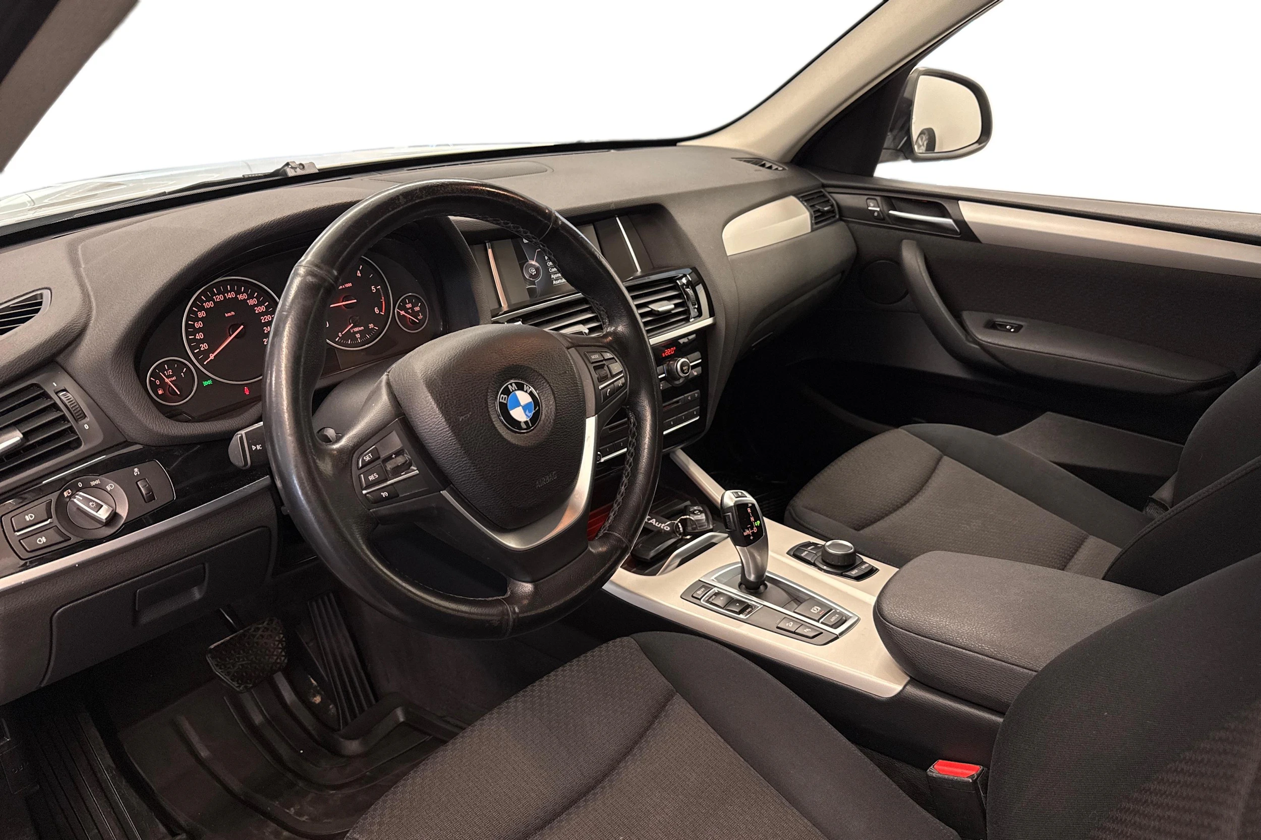 valkoinen BMW X3 2016 kuva 6.