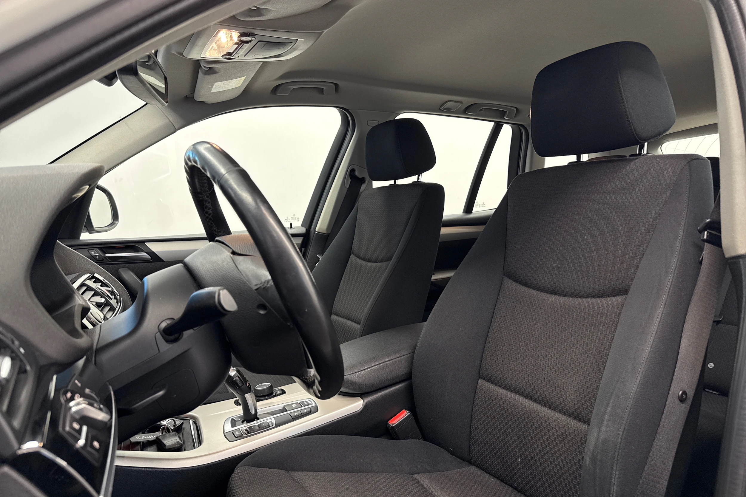 valkoinen BMW X3 2016 kuva 11.
