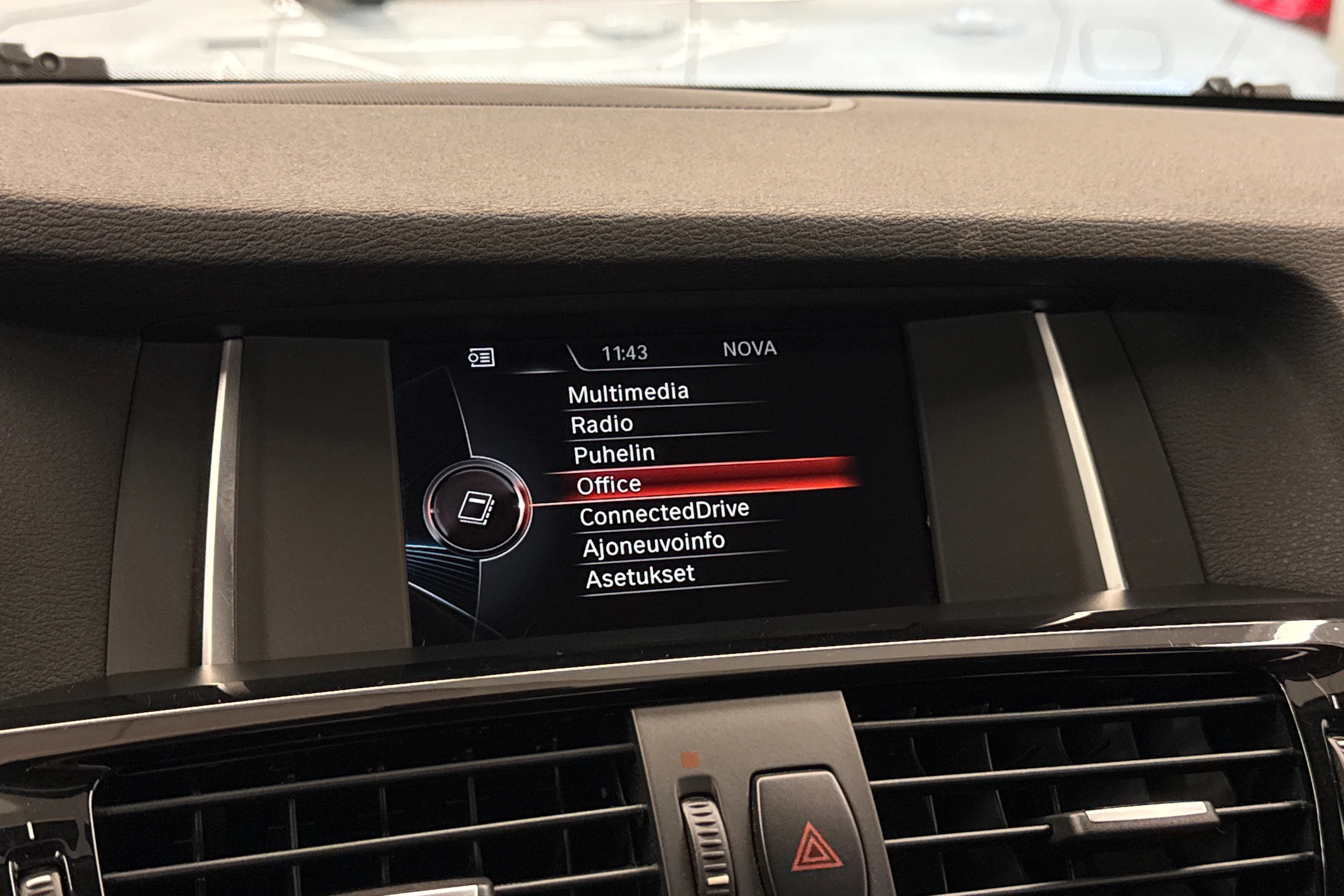 valkoinen BMW X3 2016 kuva 19.