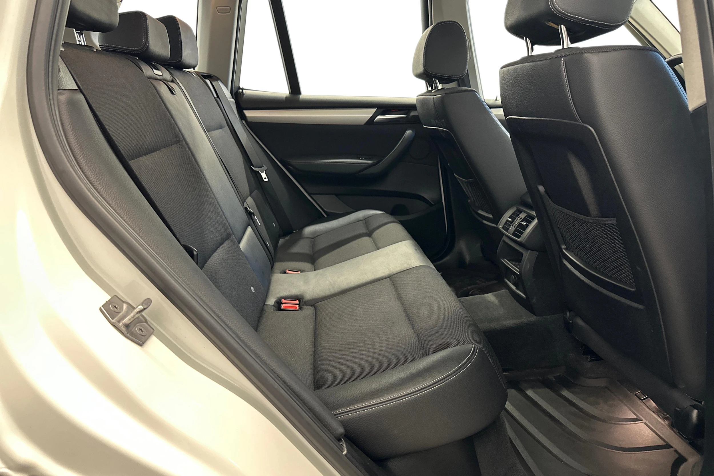 valkoinen BMW X3 2017 kuva 12.