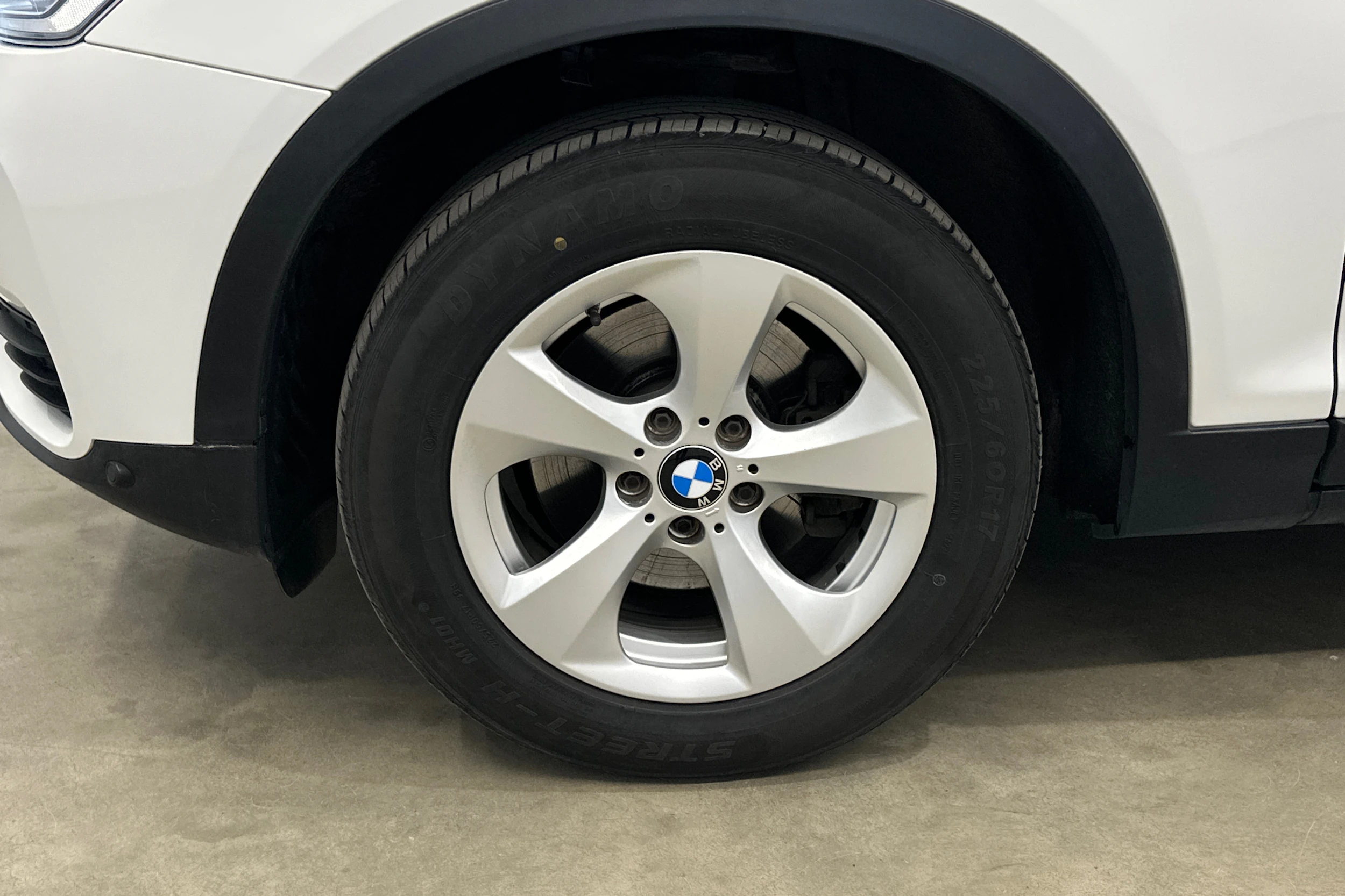 valkoinen BMW X3 2017 kuva 16.