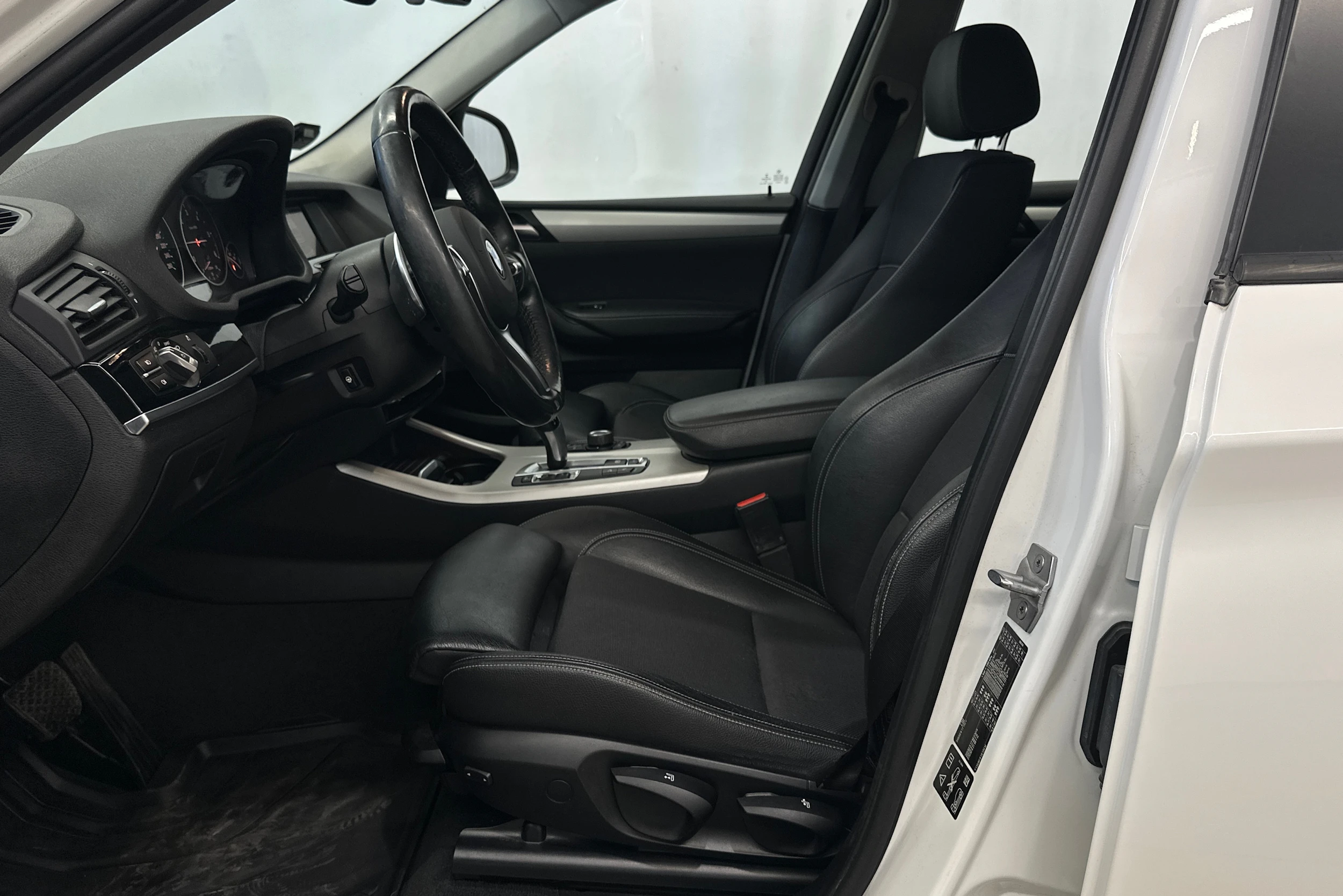 valkoinen BMW X3 2017 kuva 17.