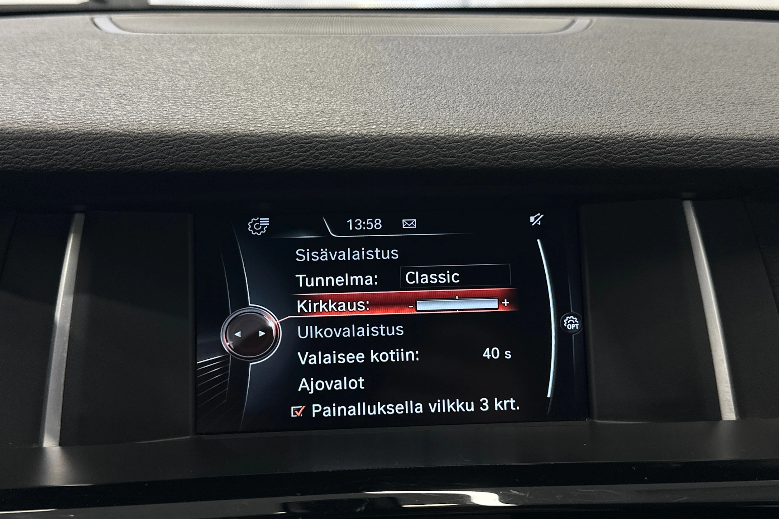 valkoinen BMW X3 2017 kuva 23.