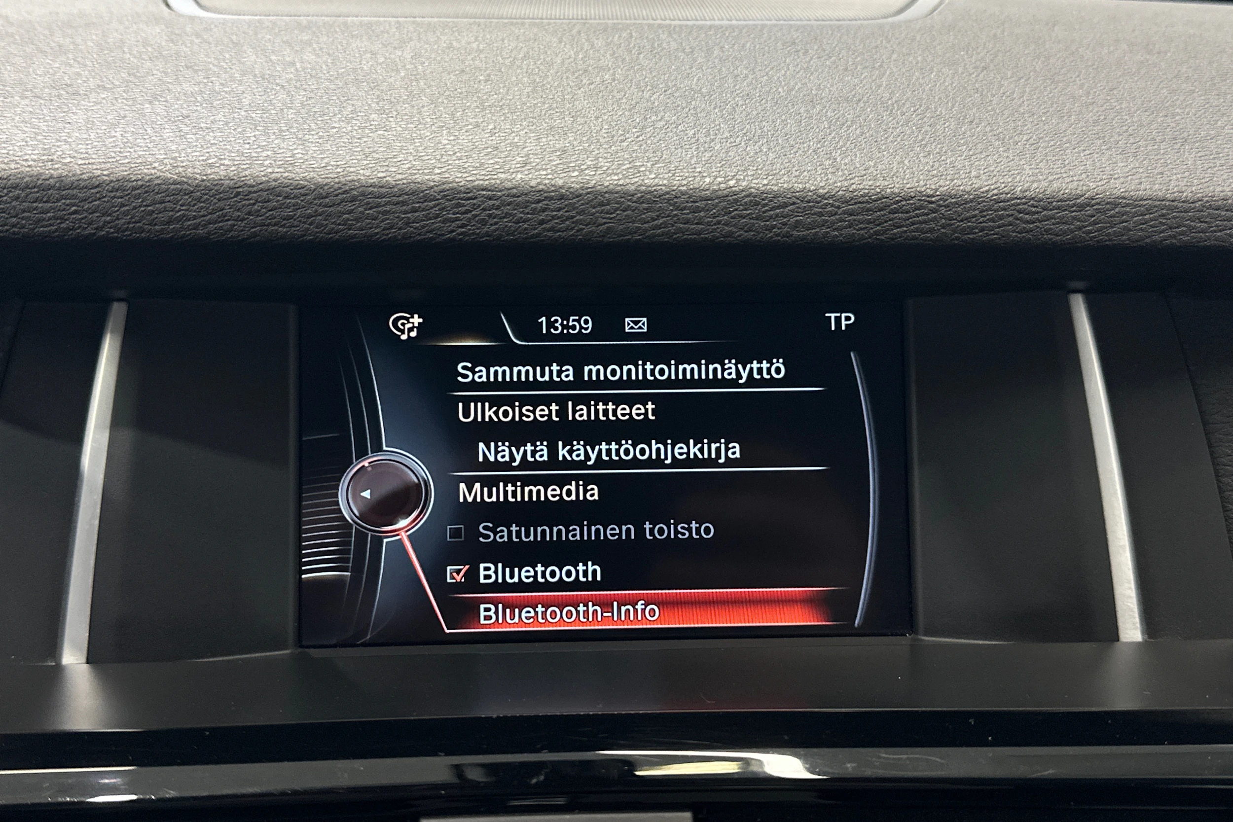valkoinen BMW X3 2017 kuva 24.
