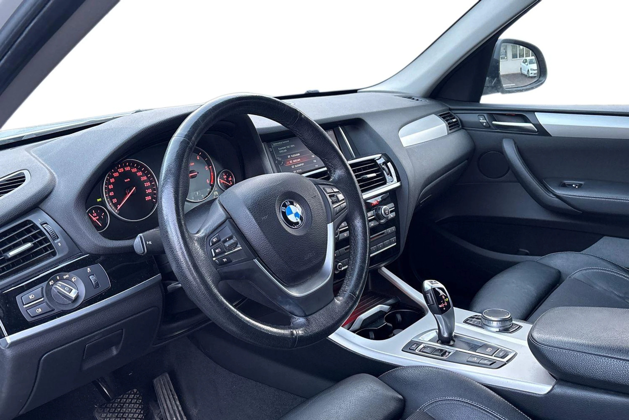 valkoinen BMW X3 2017 kuva 3.