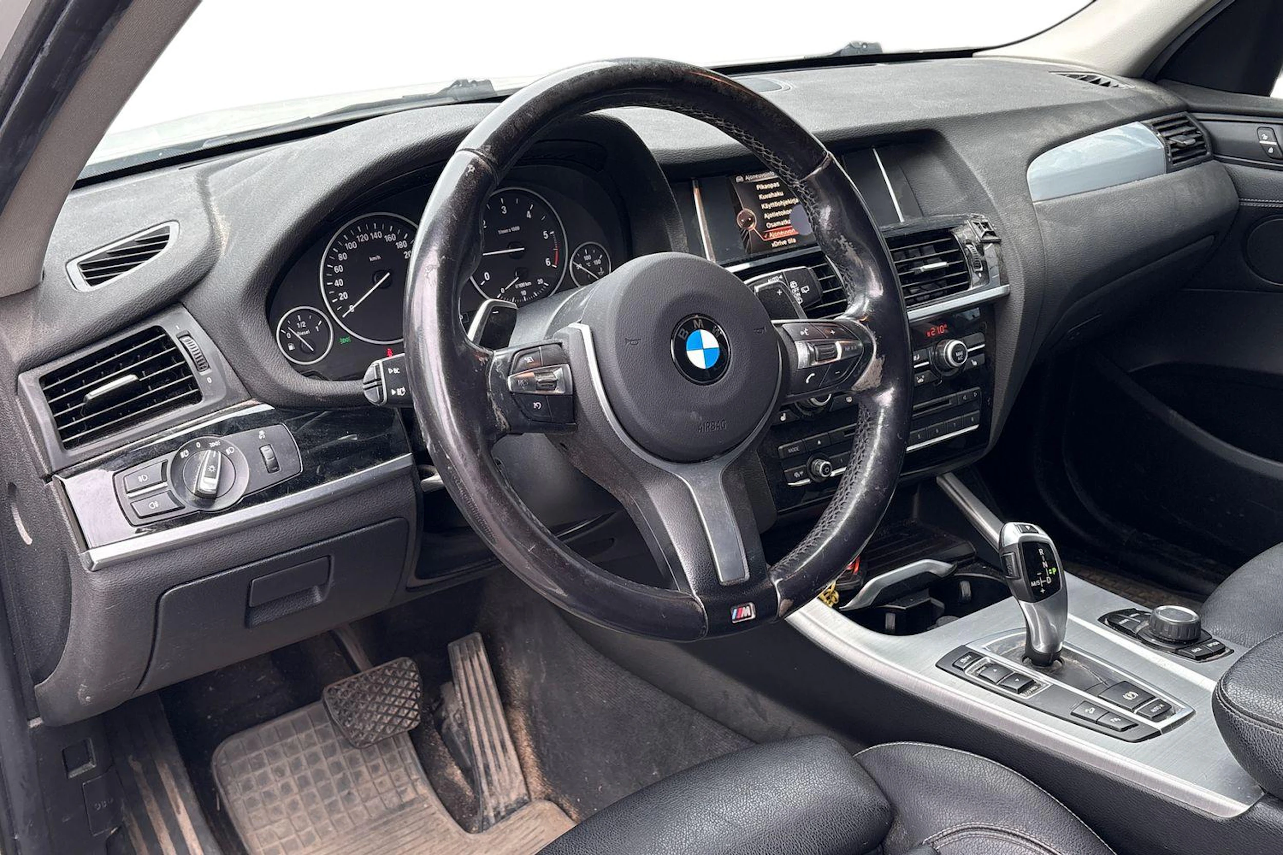valkoinen BMW X3 2017 kuva 3.