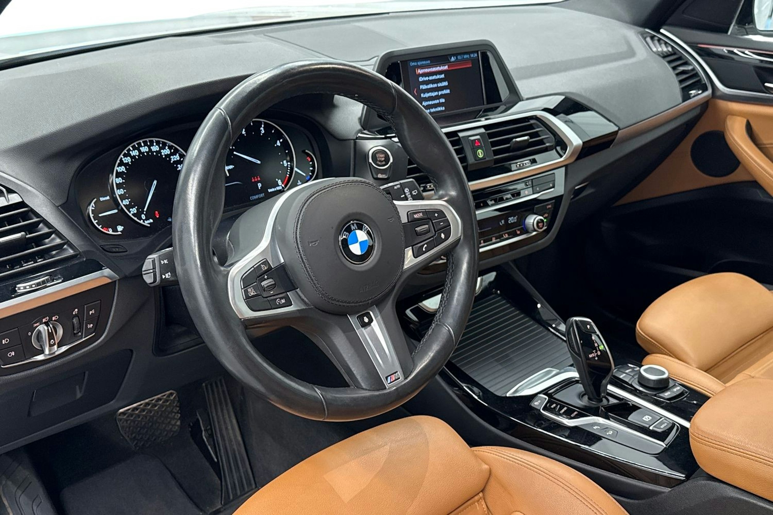valkoinen BMW X3 2018 kuva 7.