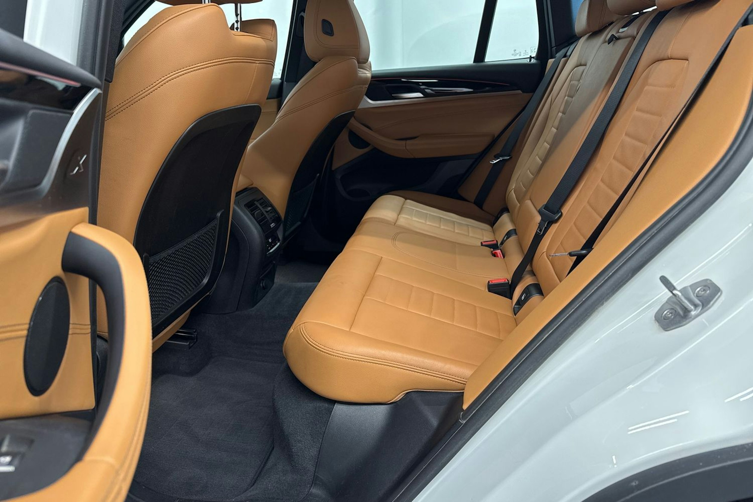 valkoinen BMW X3 2018 kuva 14.