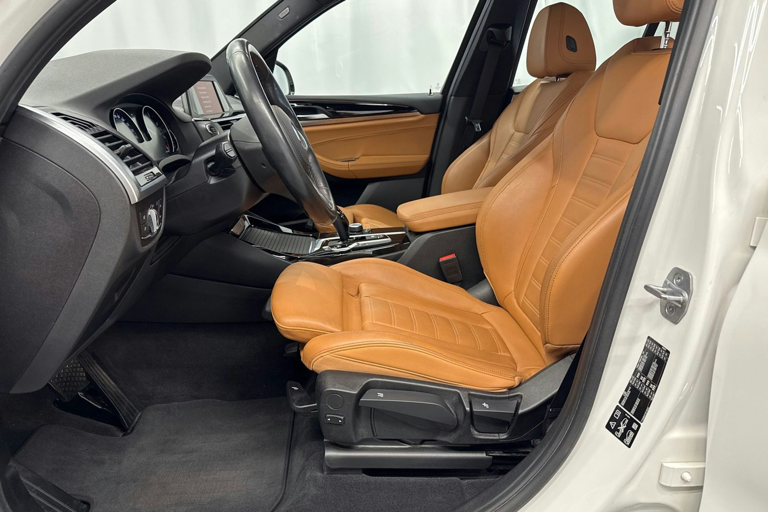 valkoinen BMW X3 2018 kuva 15.