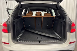 valkoinen BMW X3 2018 kuva 16.