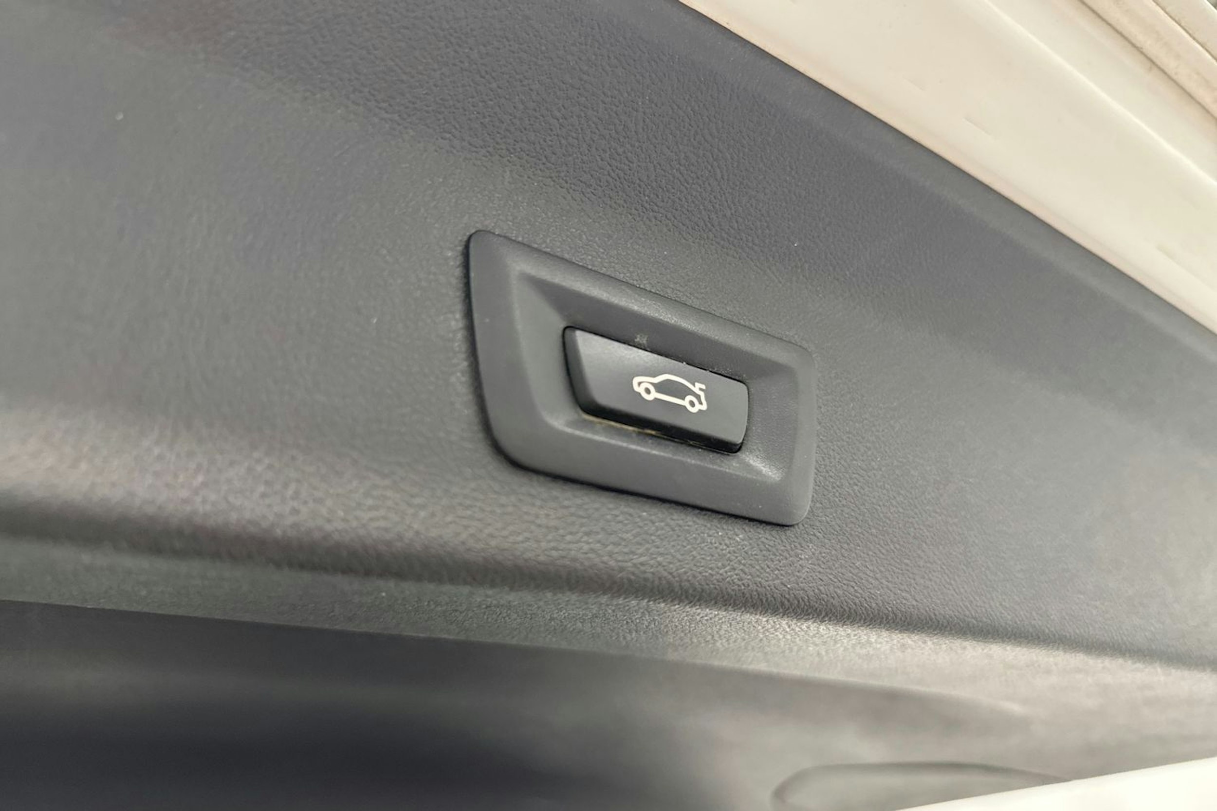 valkoinen BMW X3 2018 kuva 17.