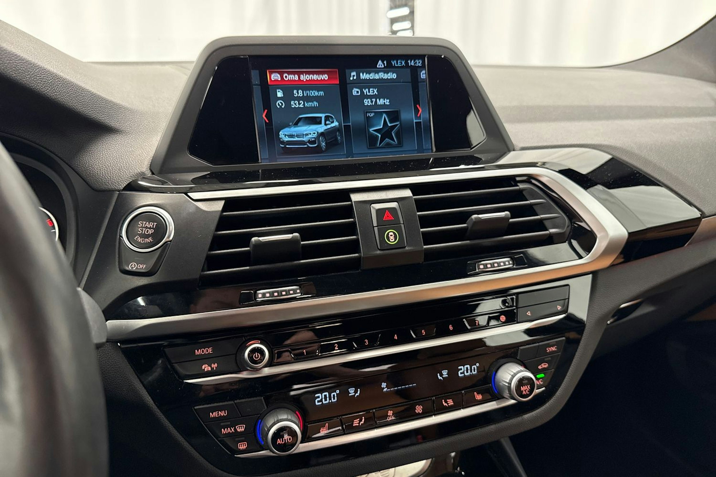valkoinen BMW X3 2018 kuva 25.