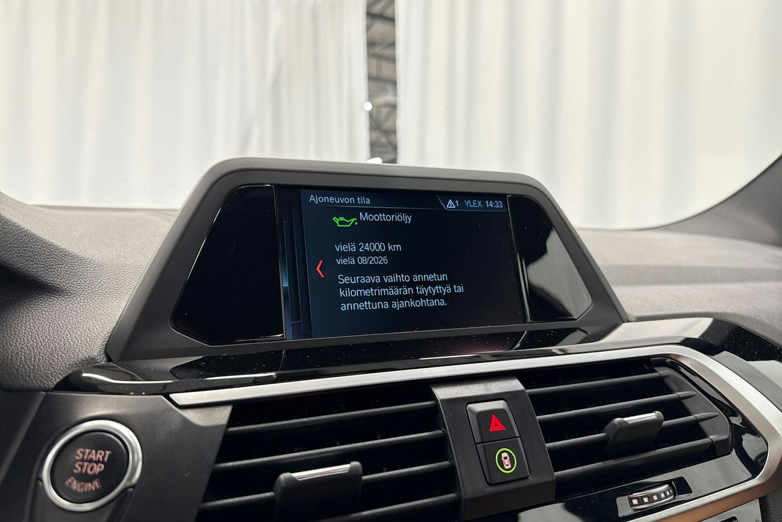 valkoinen BMW X3 2018 kuva 27.