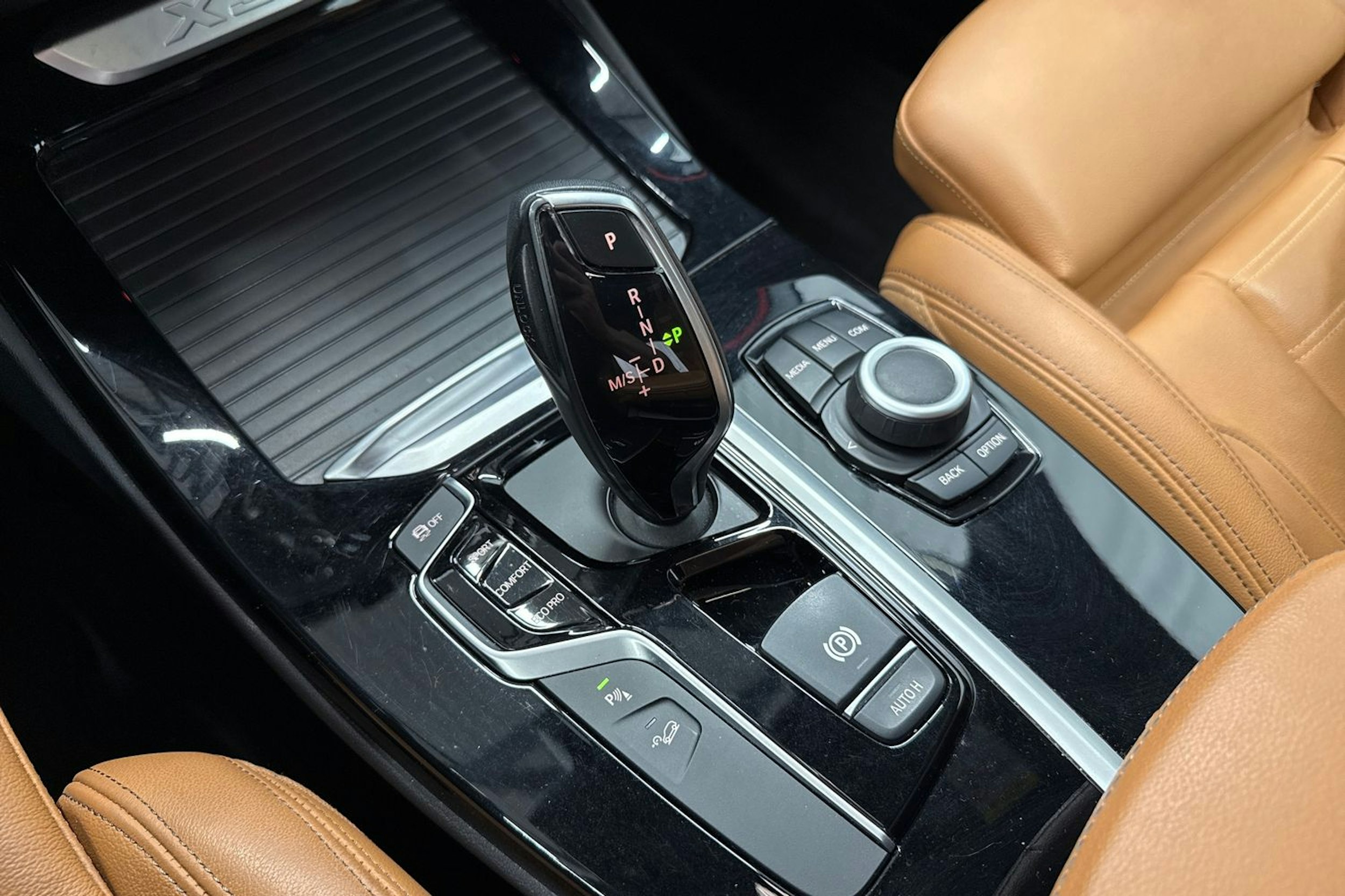 valkoinen BMW X3 2018 kuva 34.