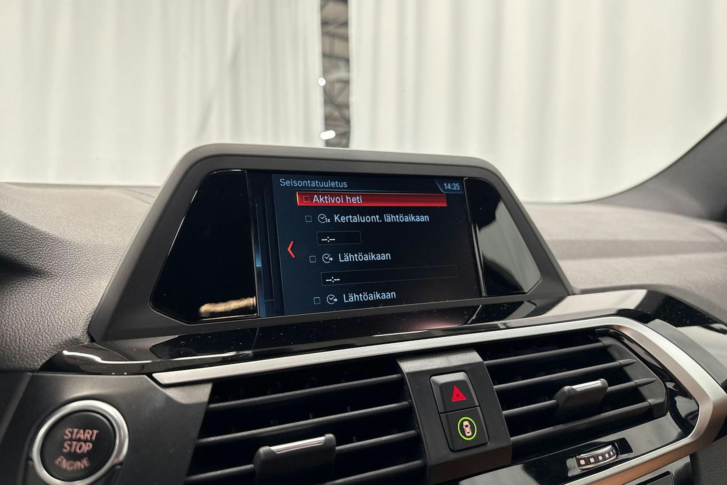 valkoinen BMW X3 2018 kuva 35.