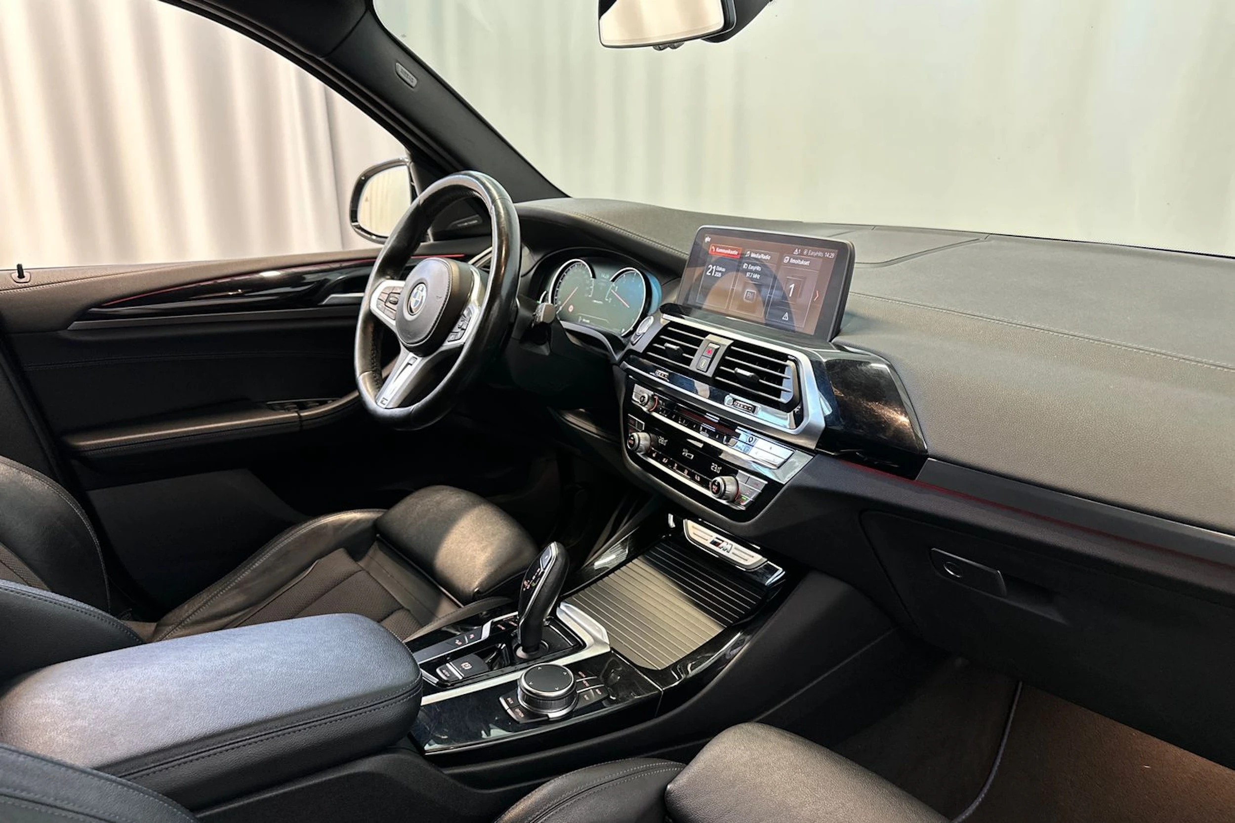 harmaa BMW X3 2018 kuva 12.