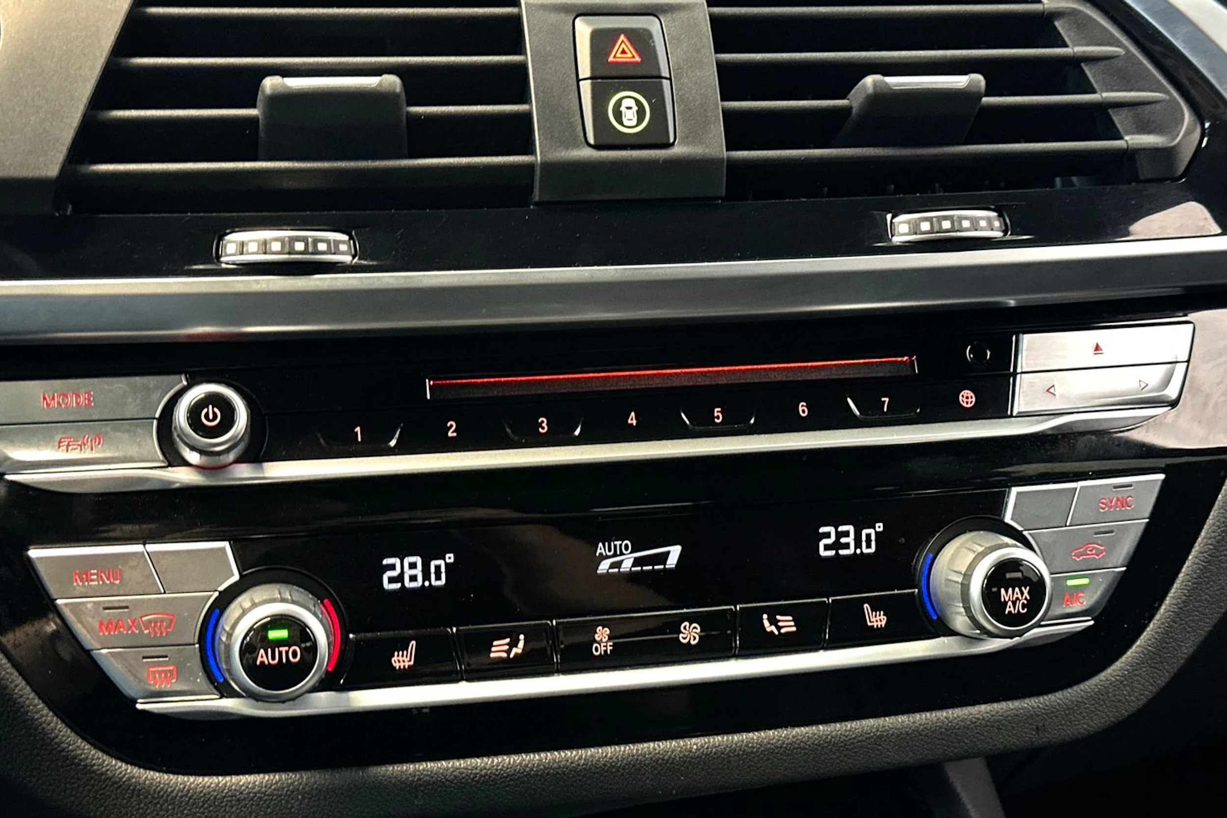 harmaa BMW X3 2018 kuva 25.