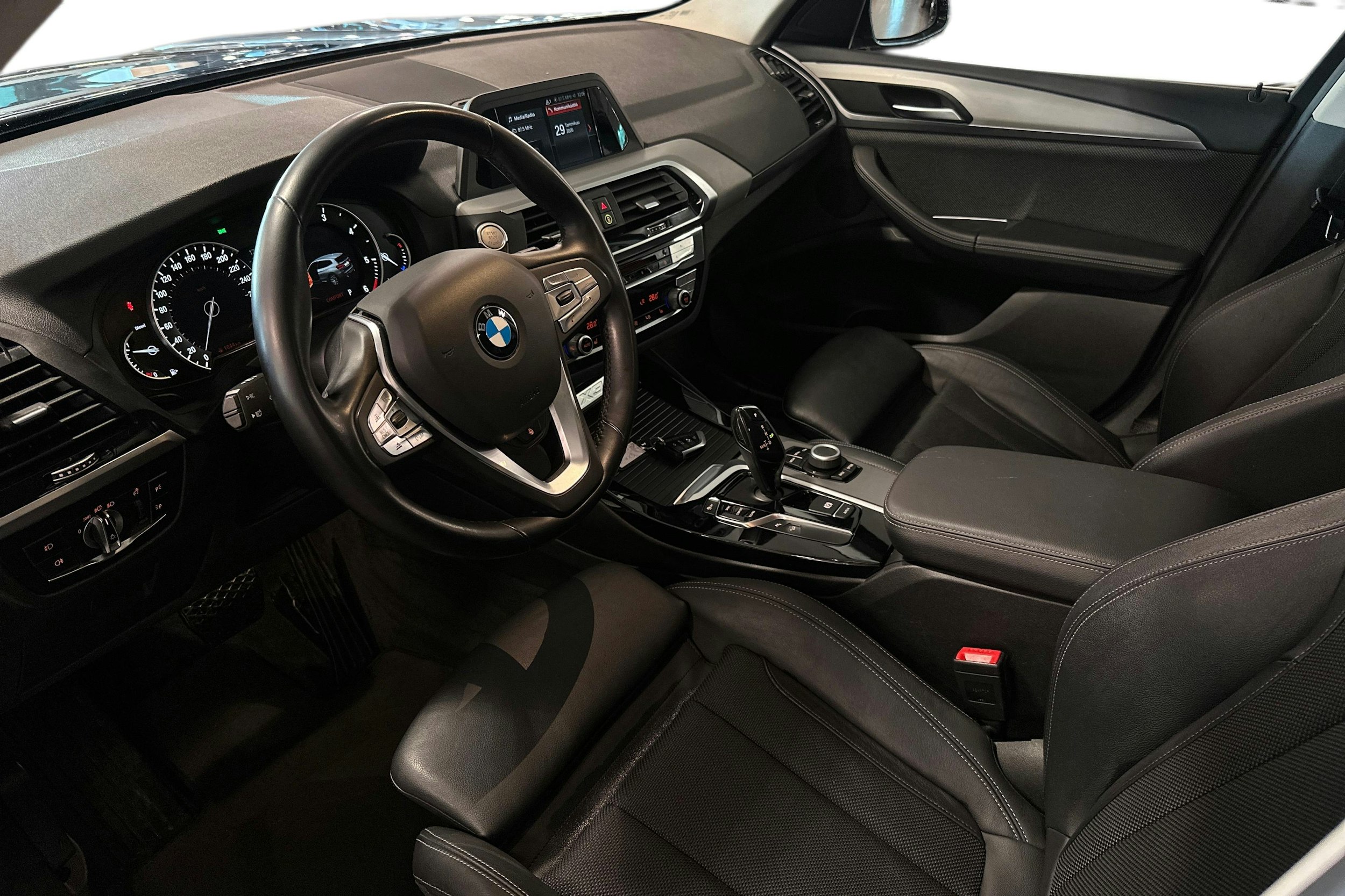 sininen BMW X3 2018 kuva 7.