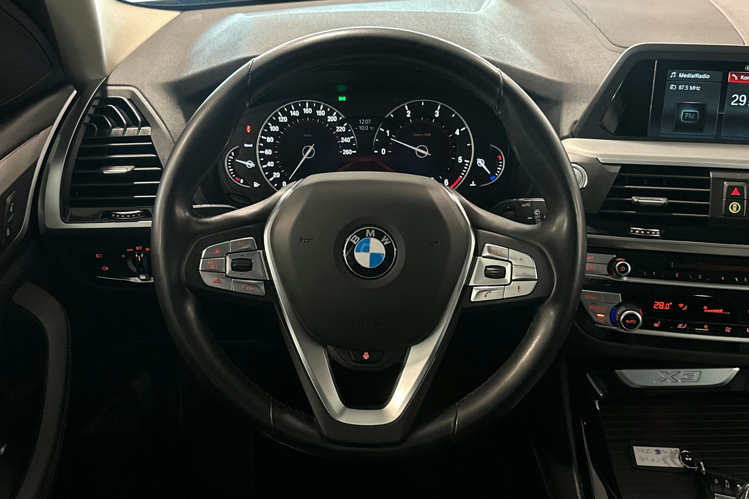 sininen BMW X3 2018 kuva 14.