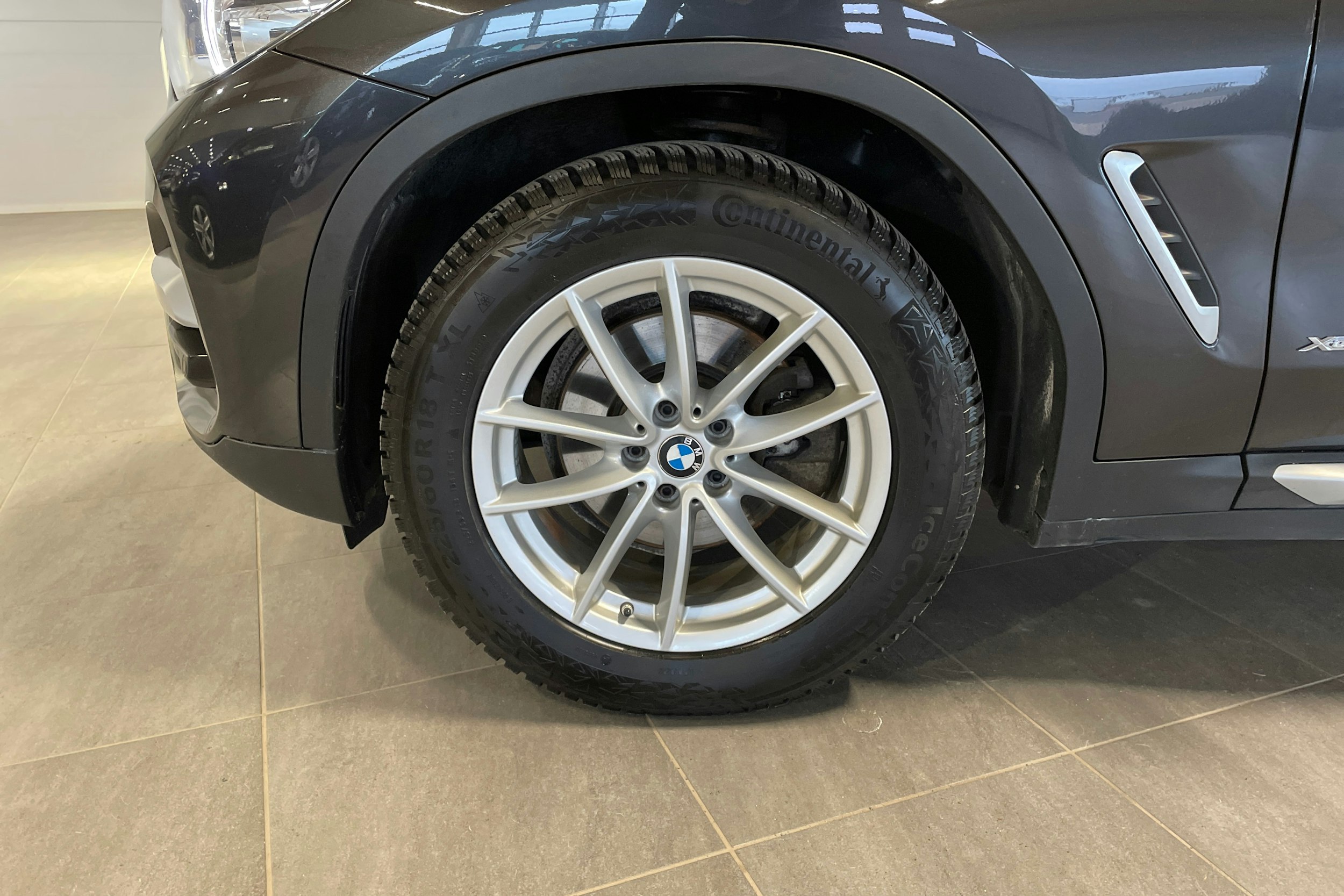 harmaa BMW X3 2018 kuva 9.