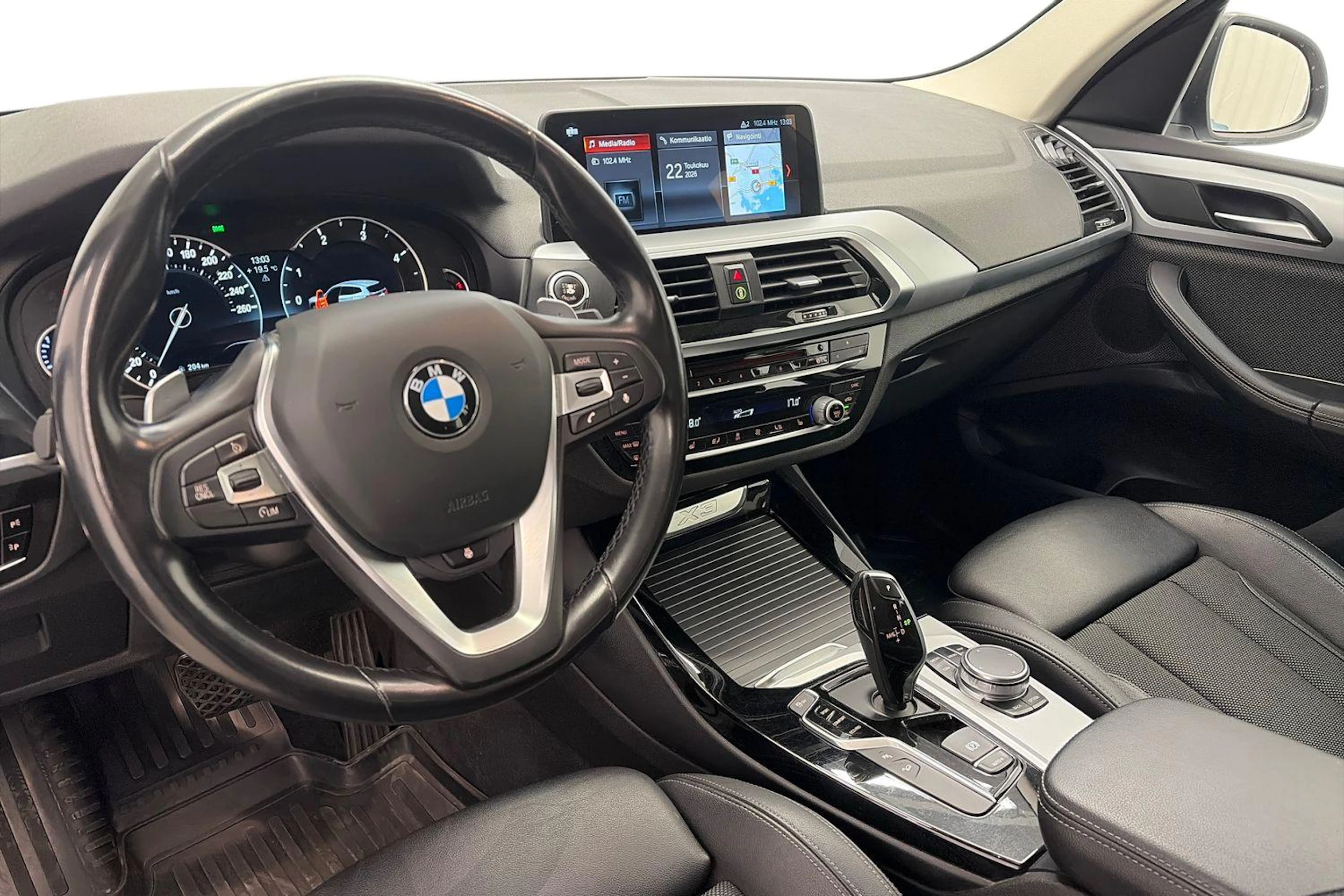 Valkoinen BMW X3 2018 kuva 6.