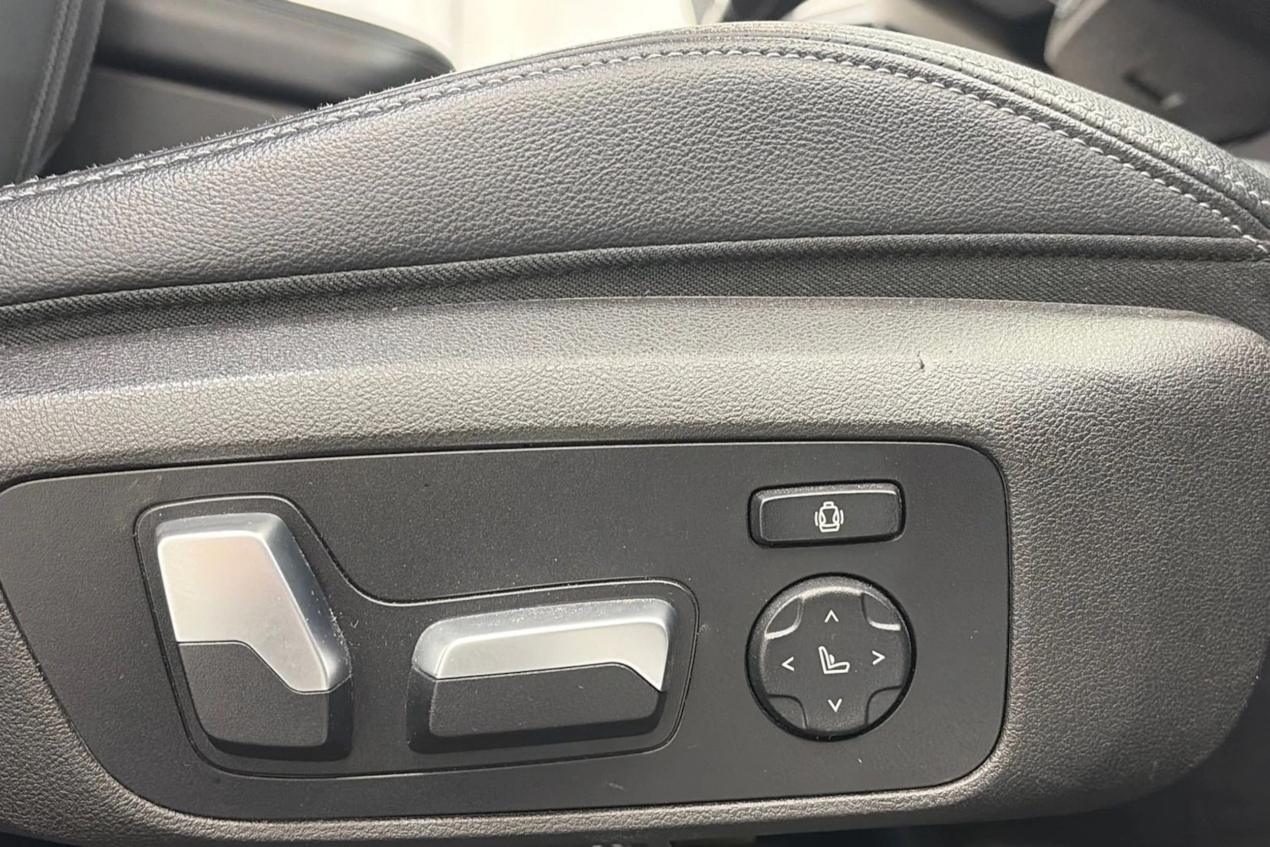 Valkoinen BMW X3 2018 kuva 16.