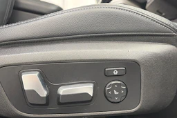 Valkoinen BMW X3 2018 kuva 16.