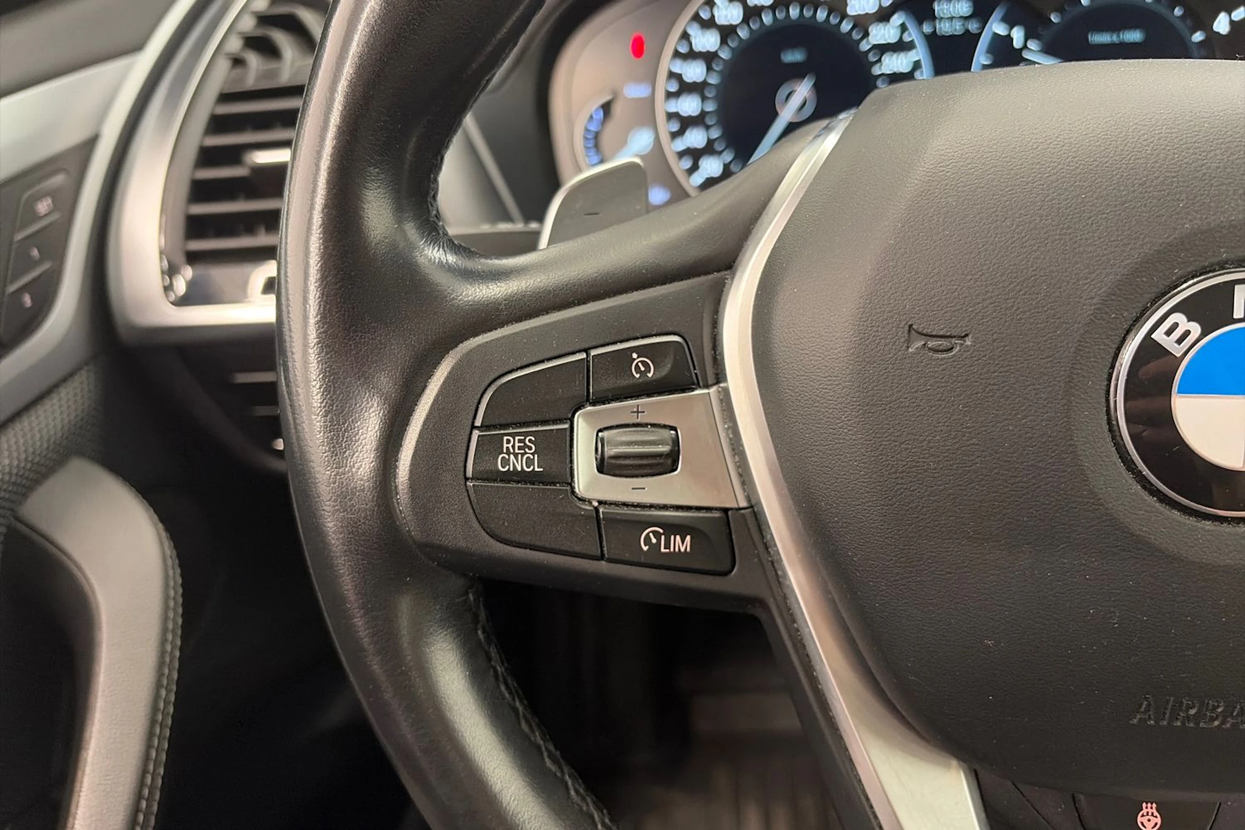 Valkoinen BMW X3 2018 kuva 18.