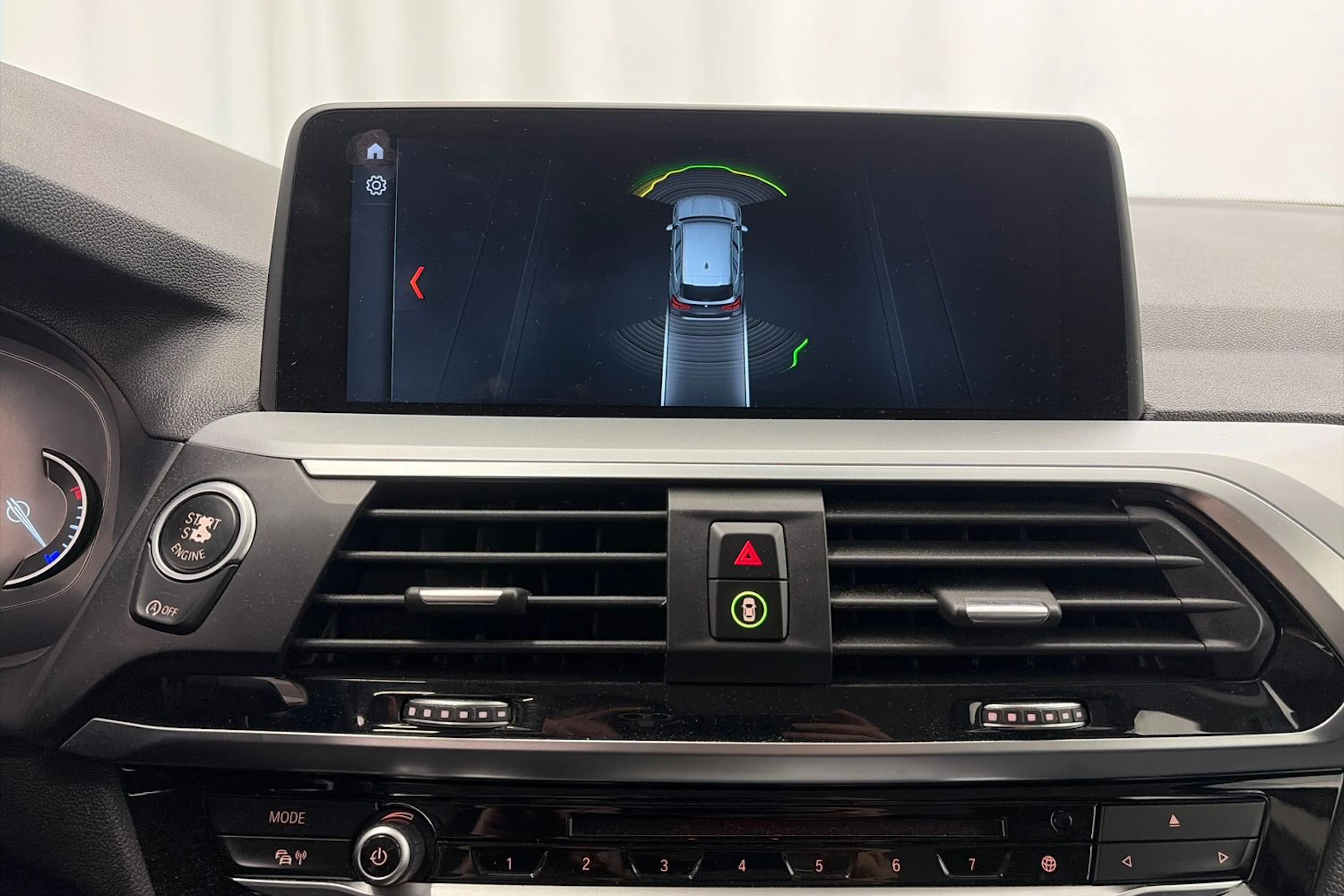 Valkoinen BMW X3 2018 kuva 21.