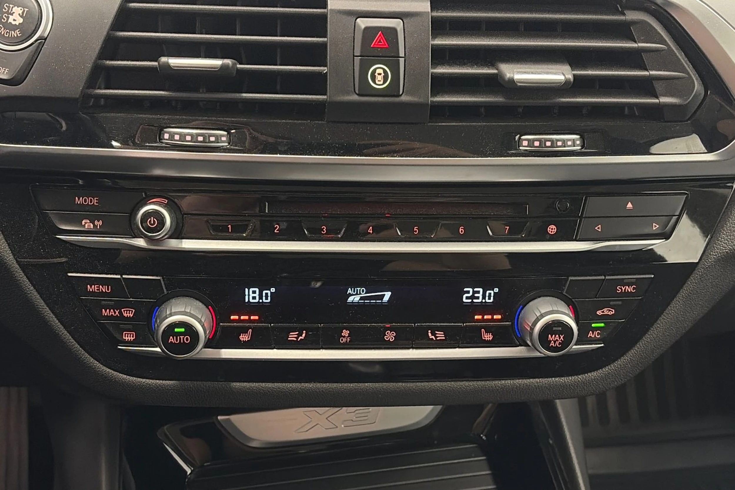 Valkoinen BMW X3 2018 kuva 25.