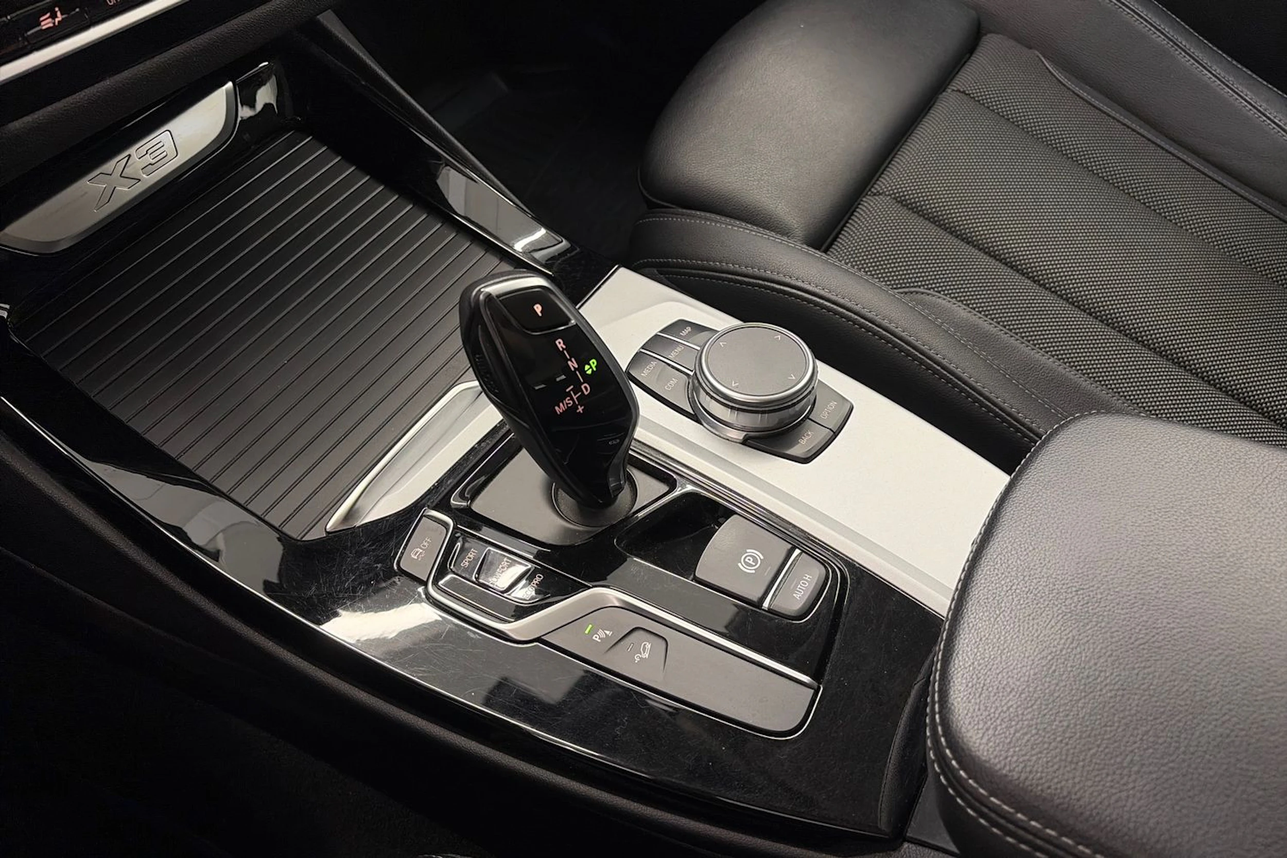 Valkoinen BMW X3 2018 kuva 26.