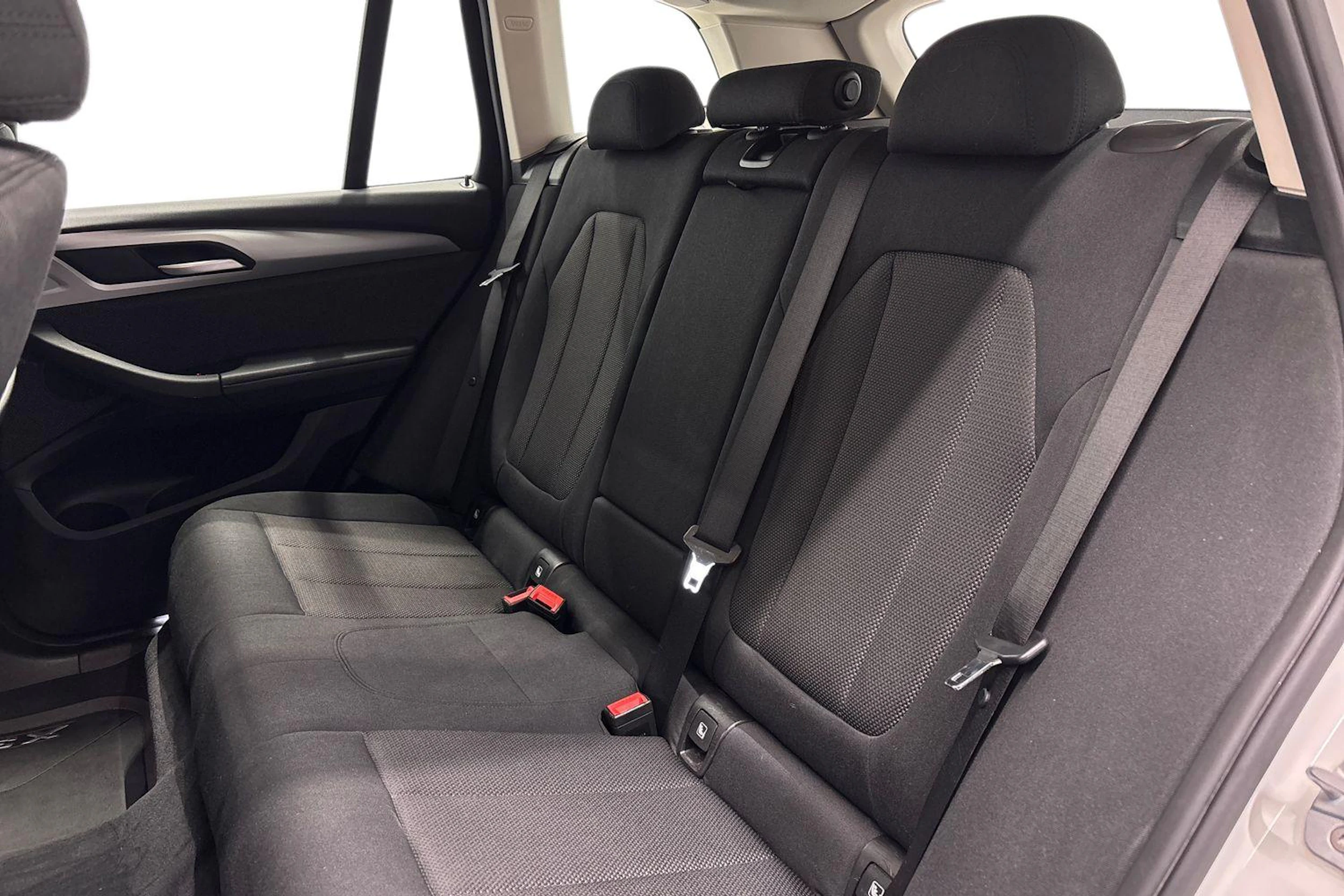 valkoinen BMW X3 2018 kuva 8.