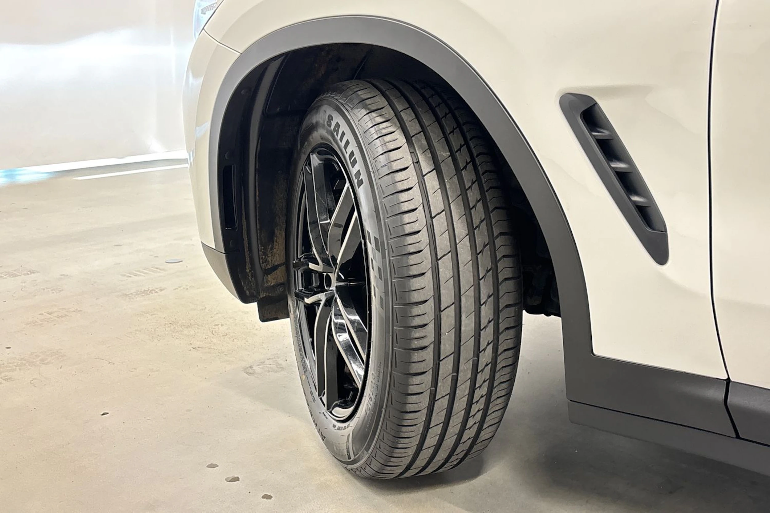 valkoinen BMW X3 2018 kuva 10.