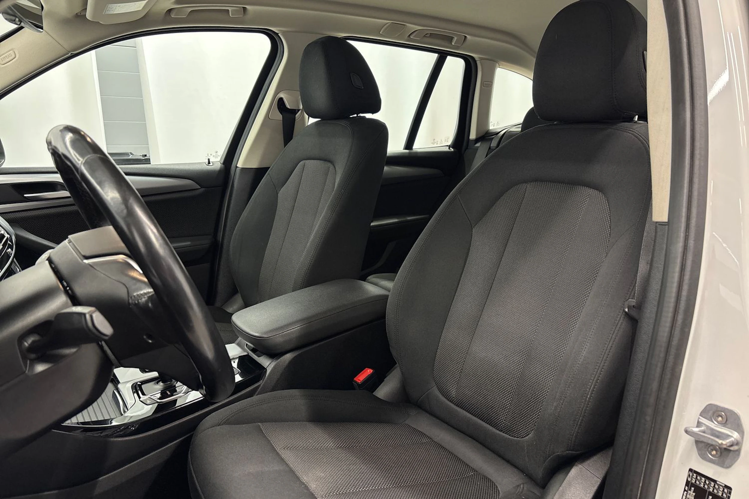 valkoinen BMW X3 2018 kuva 11.